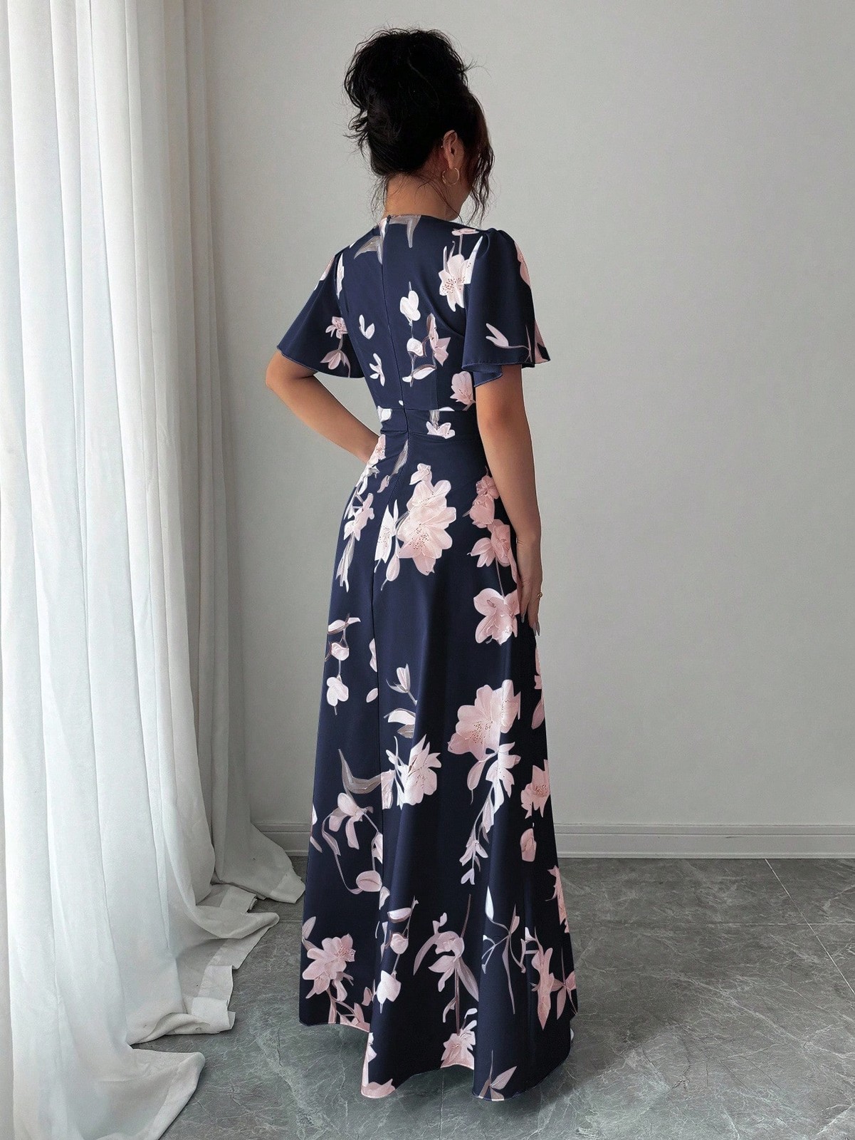 Ladies Elegant Ruffle Sleeve Round Neck Dress
