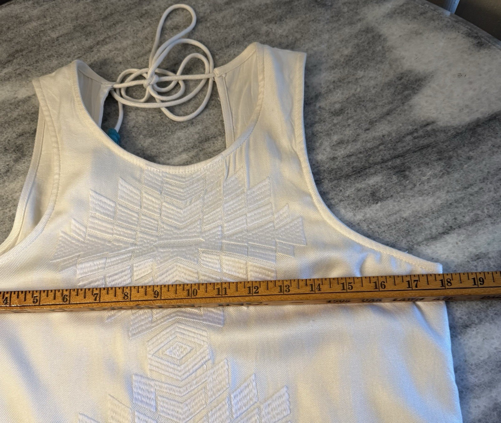Judith March White Sleeveless Round Neck Embroidered Tassel Tie Shift Dress M
