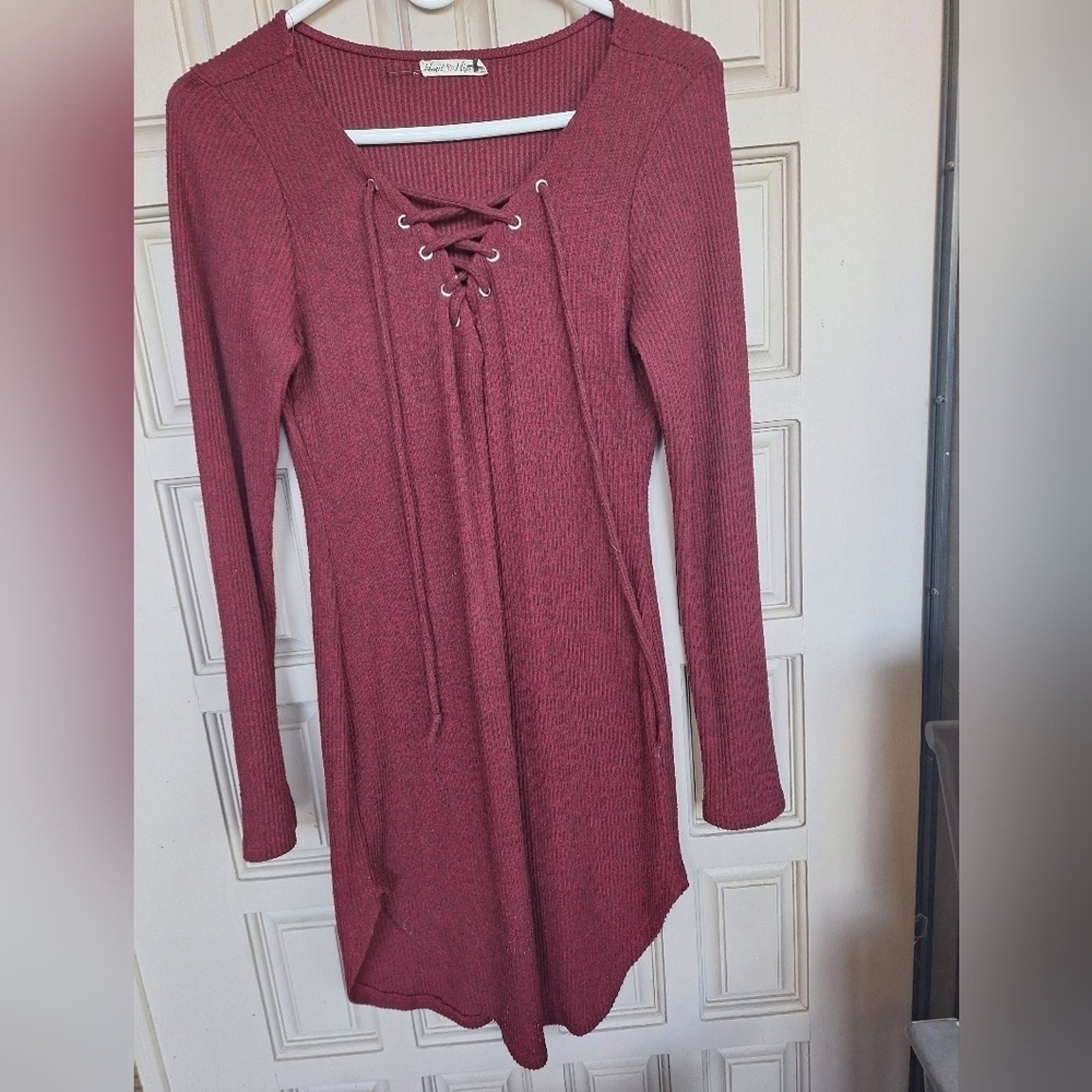 Heart and hips lightweight sweater dress maroon.Lace front curved hem size large