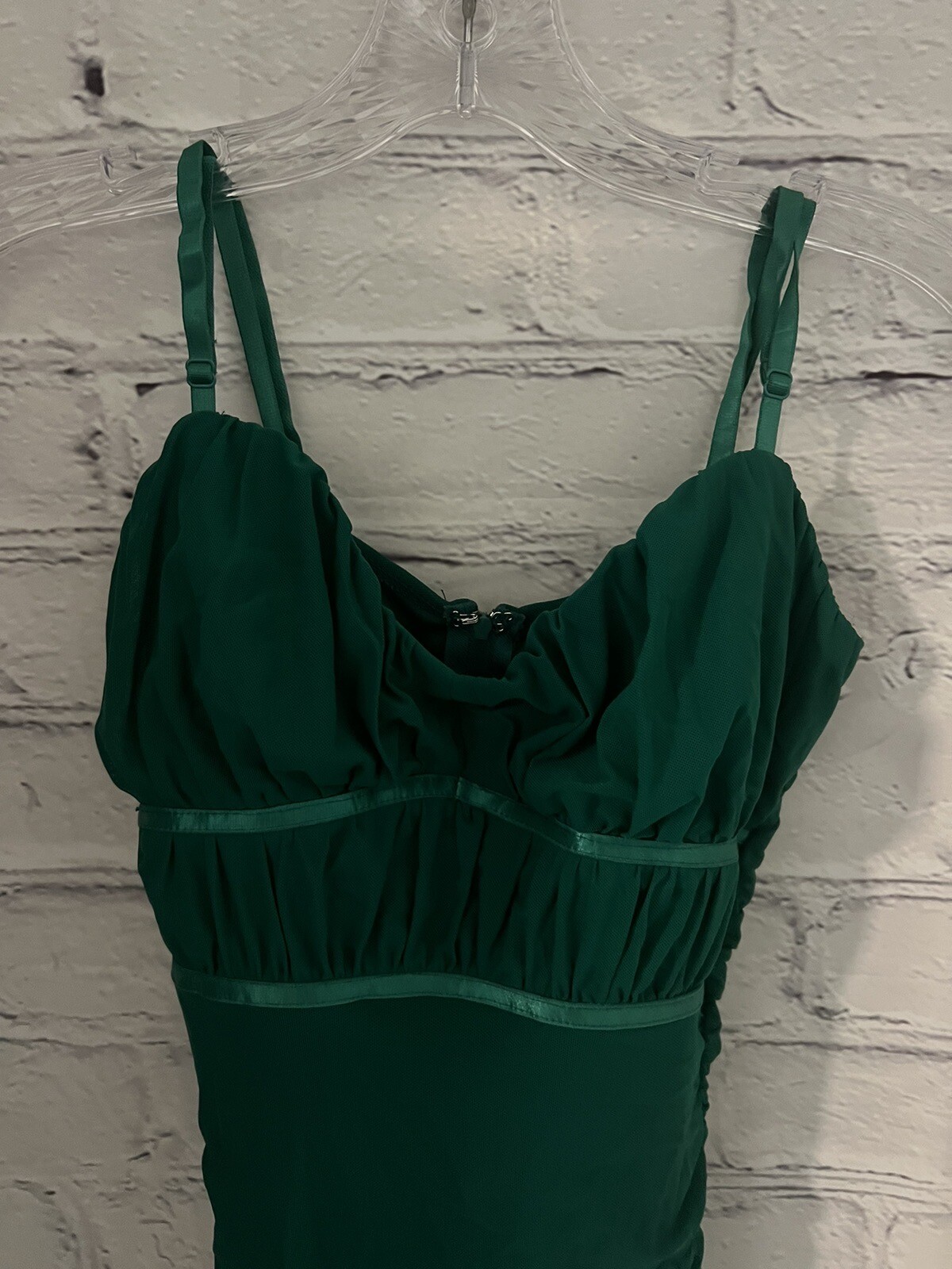 Privy Solid Green Dress Formal NWT Junior’s Size Small (Retail $39)