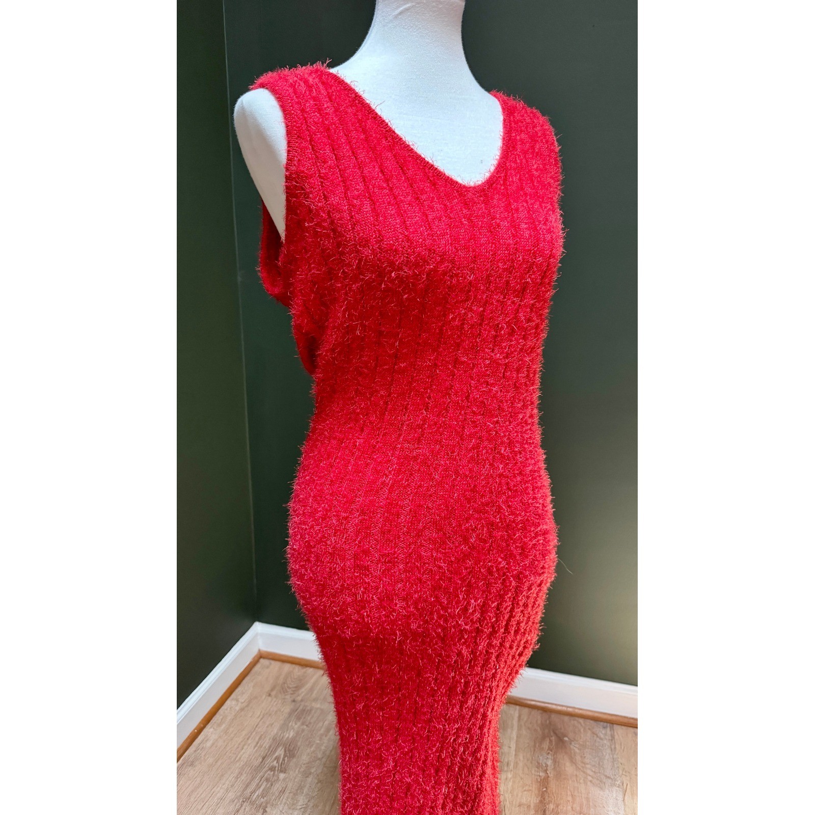 NWT Almost Famous Sleeveless Bodycon Fuzzy V Neck Red Maxi Dress Women’s Size 1X