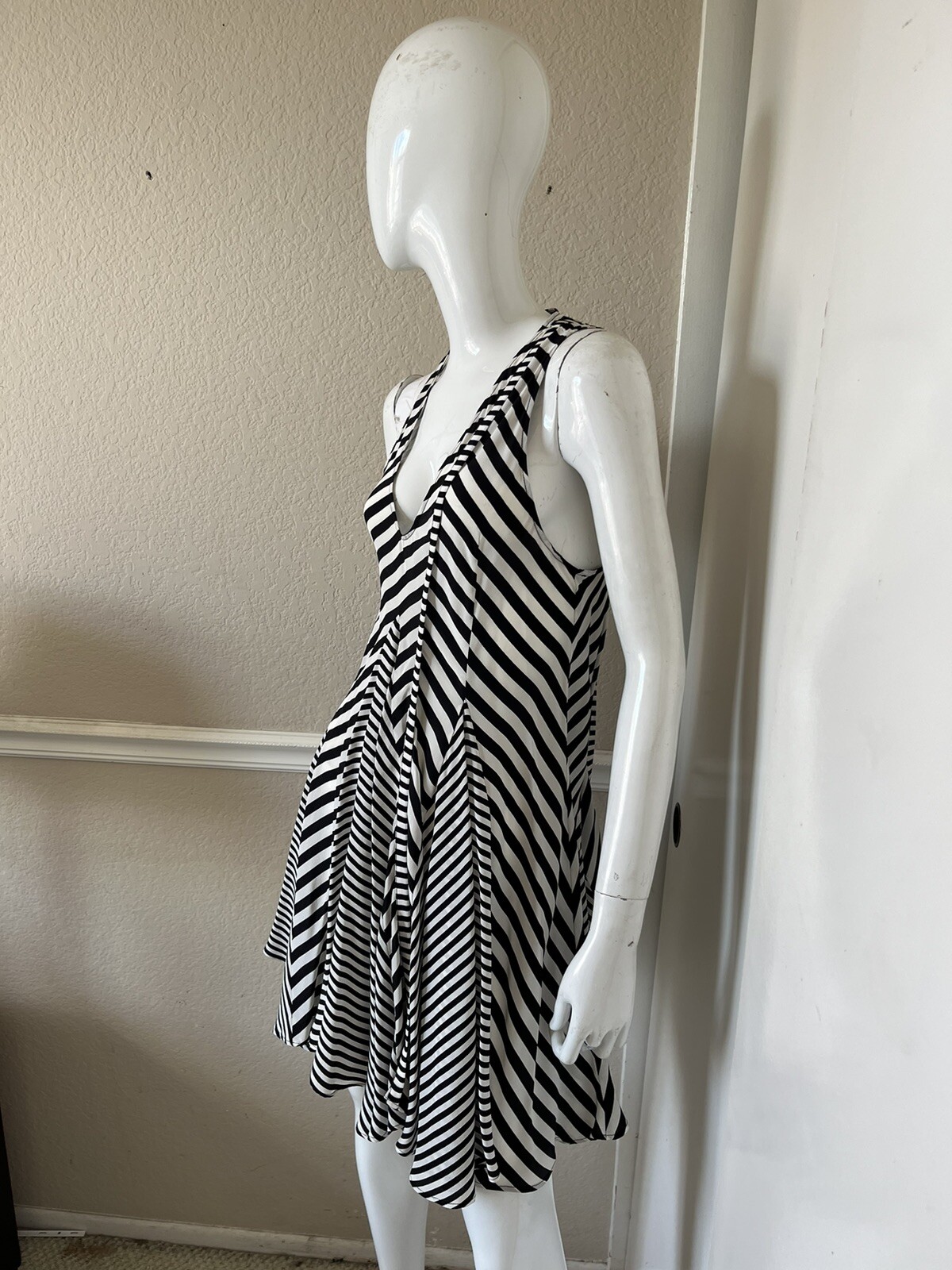 WAYNE BARNEY’S NEW YORK NEW! Black/Ivory Stripe 100% Silk A-Line Dress Sz S
