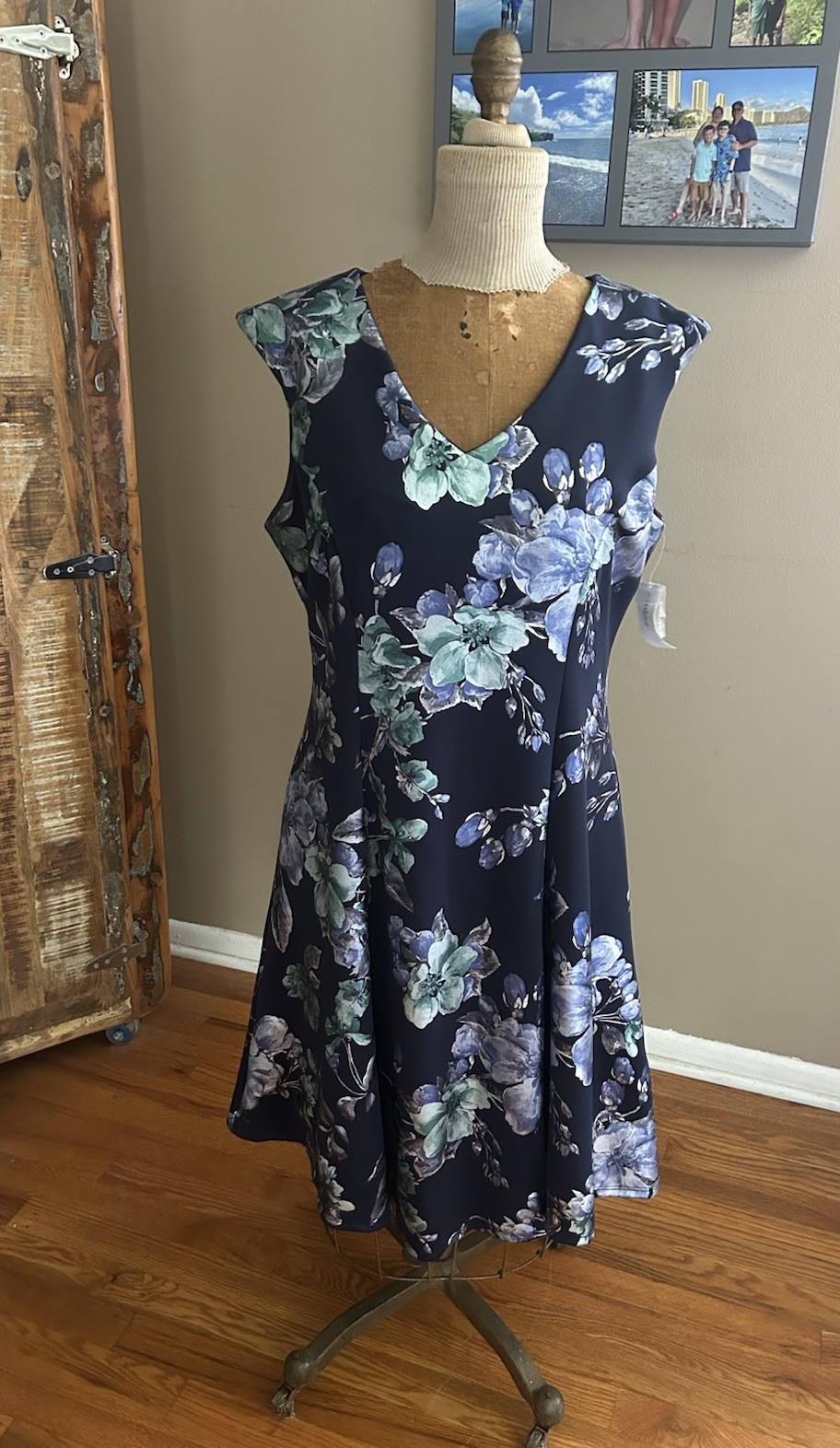 Roz & Ali Sleeveless A-Line Navy Blue Floral Dress – Knee Length | Size 12 New