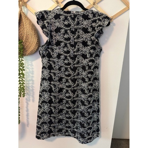 Ann Taylor Floral Embroidered Shift Dress Lace 4P Black White