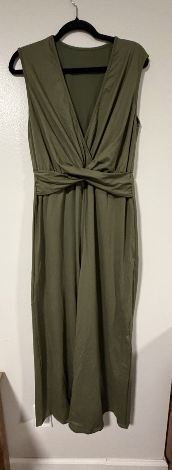 Women’s Green Solid V-Neck Sleeveless Stretch Long Jumpsuit XL Poly/Elastane