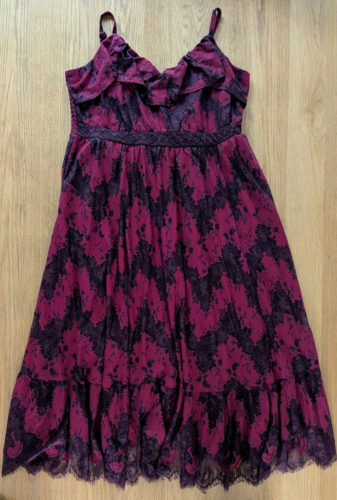 Torrid Dress Size 2 18/20 NWT Two Tone Lace Tiered Hem Dress In Rhubarb Pockets