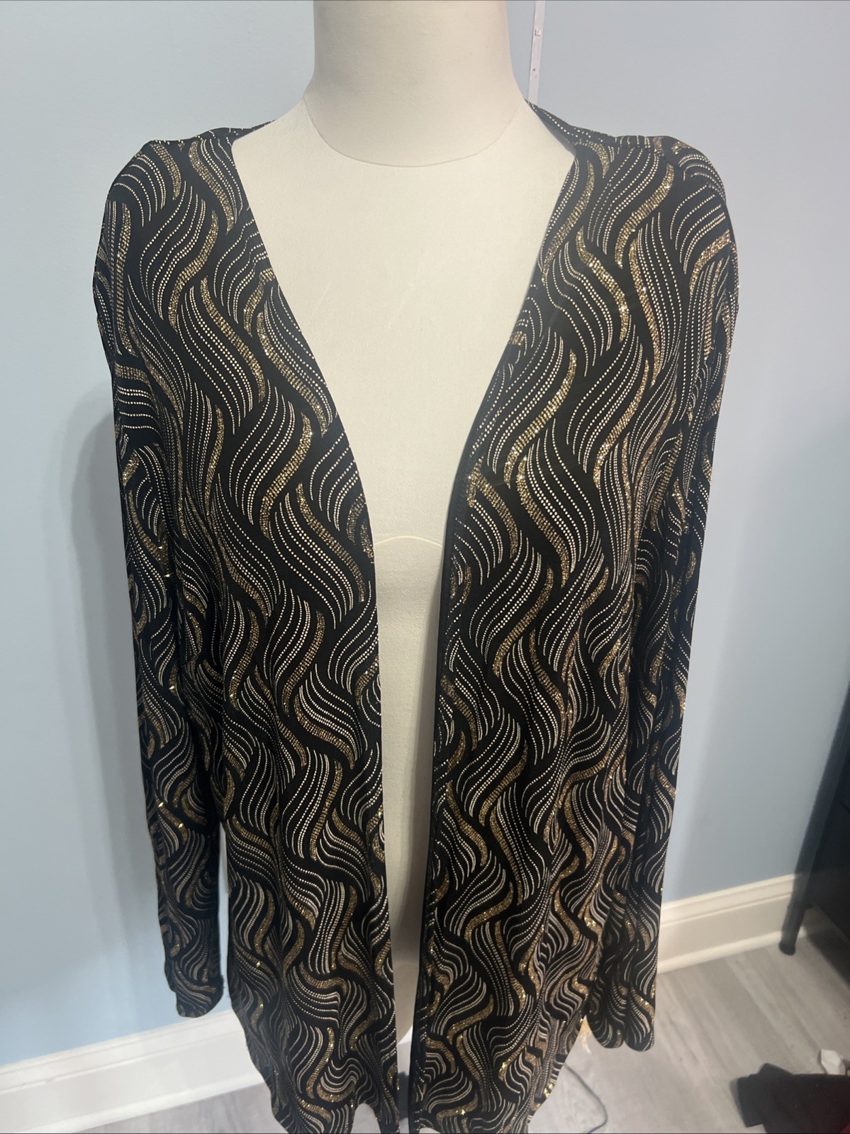 Cardigan abierto Dressesbarn Woman Collection Negro Con Dorado talla 18/20 Plus