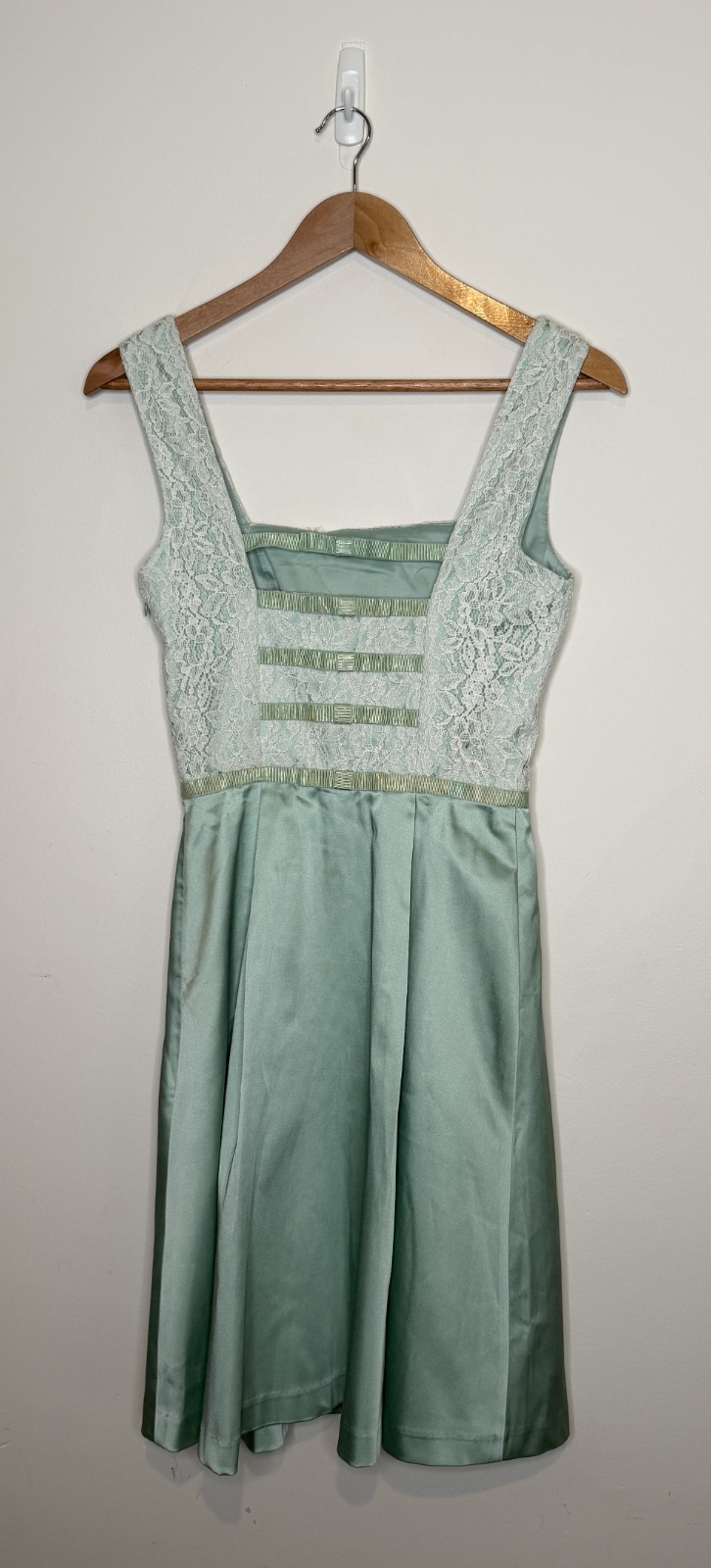 Review Mint Green Lace Fit & Flare Dress Womens Size 8