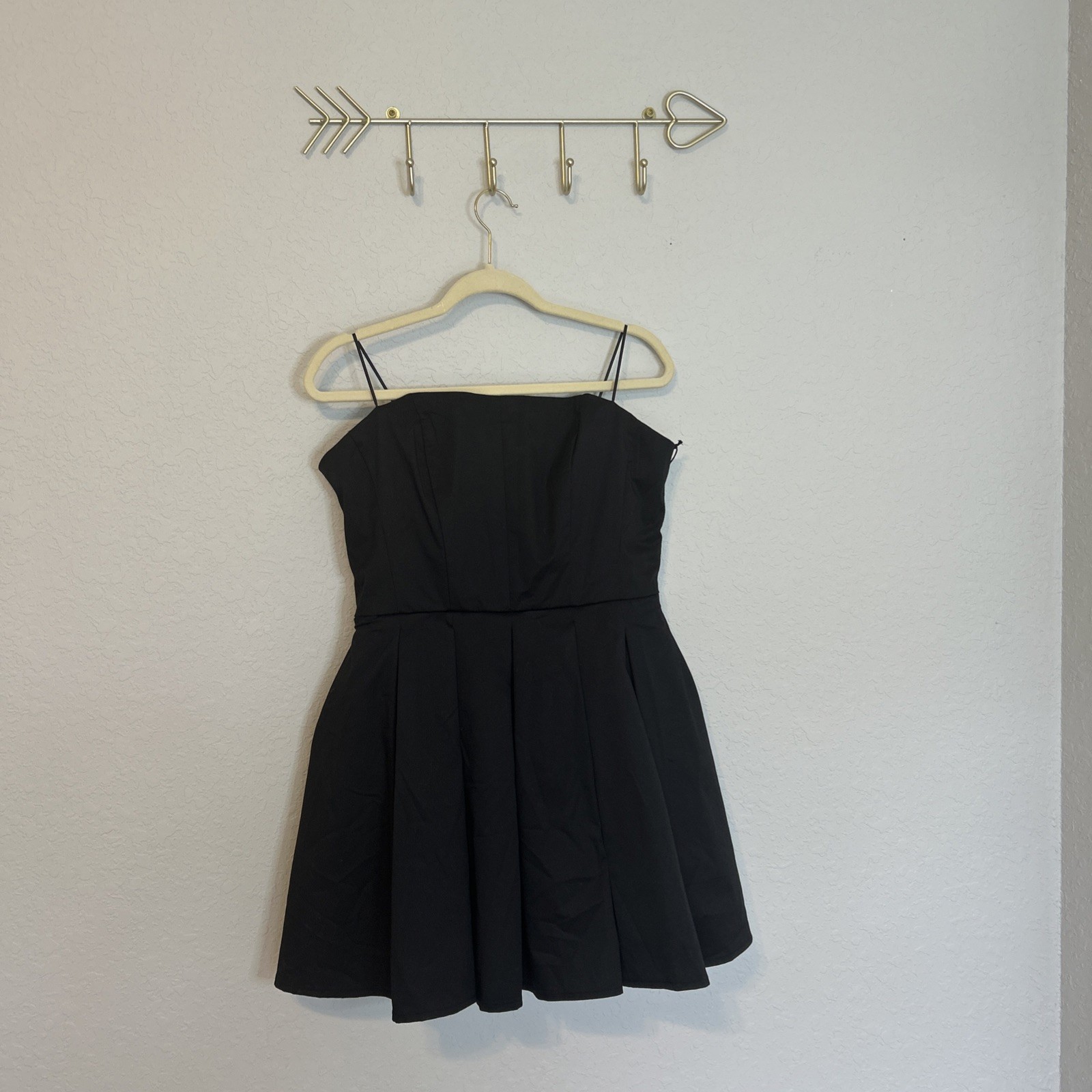 NWT Yari ‘s Botique Black Fit And Flare Mini Dress