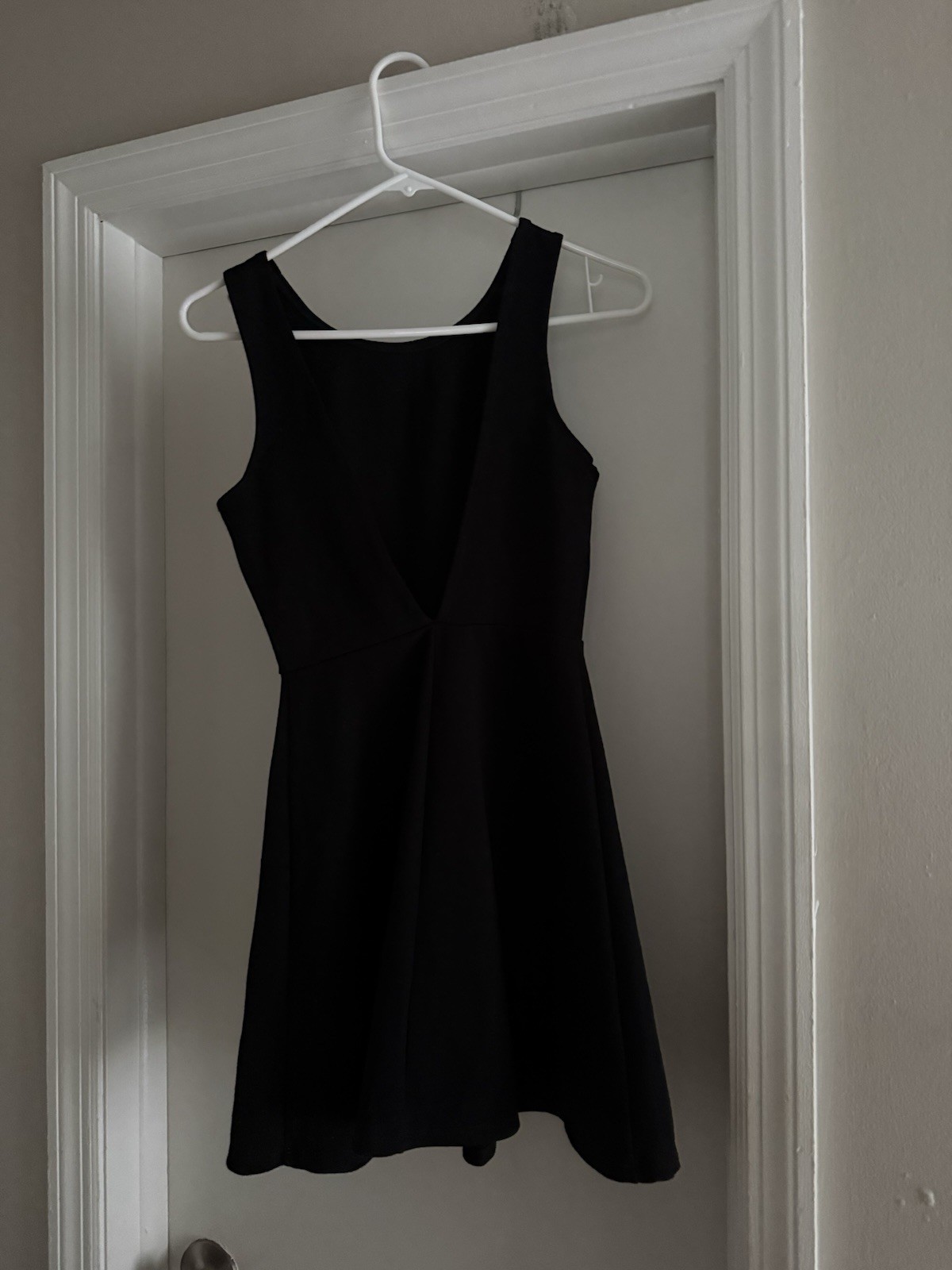 FOREVER 21 Black Solid Fit & Flare Short Dress Small V Back Sleeveless Stretch