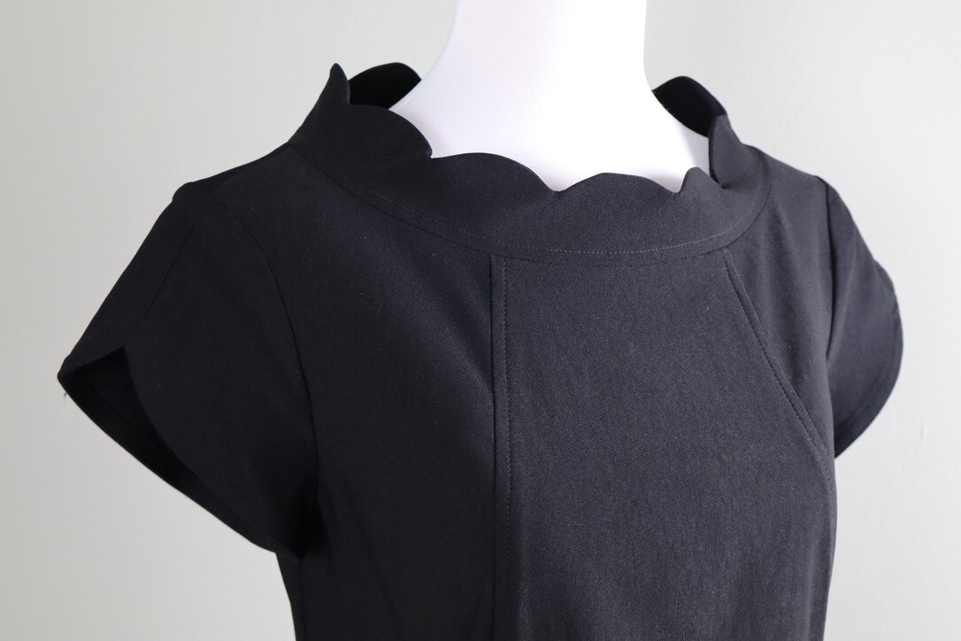 SARA CAMPBELL $258 Solid Black Stretch Scalloped Shift Dress Size XS
