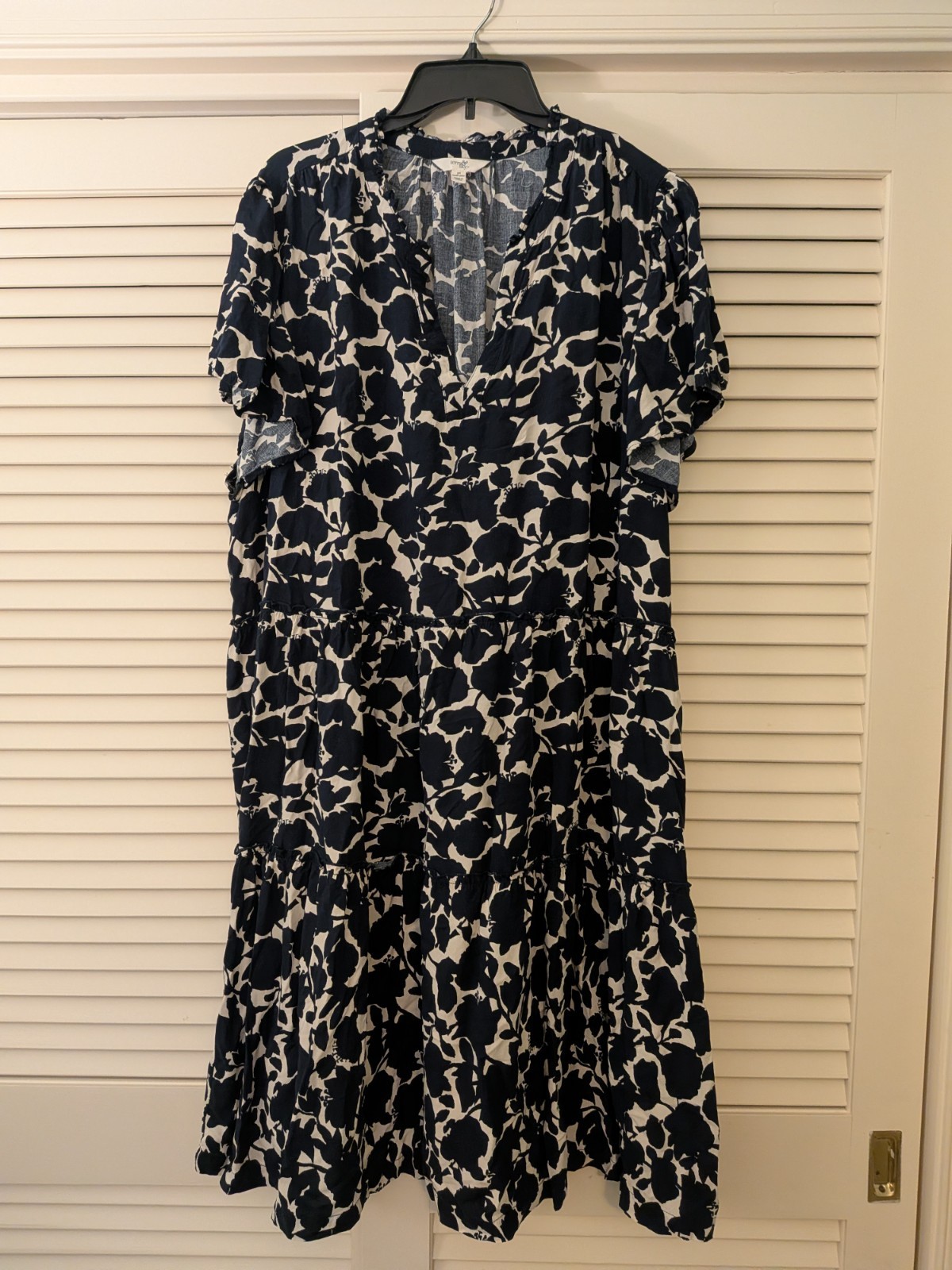 Terra & Sky Women’s NavyFloral 3x Midi Tiered Dress EUC V-Neck Short Sleeve