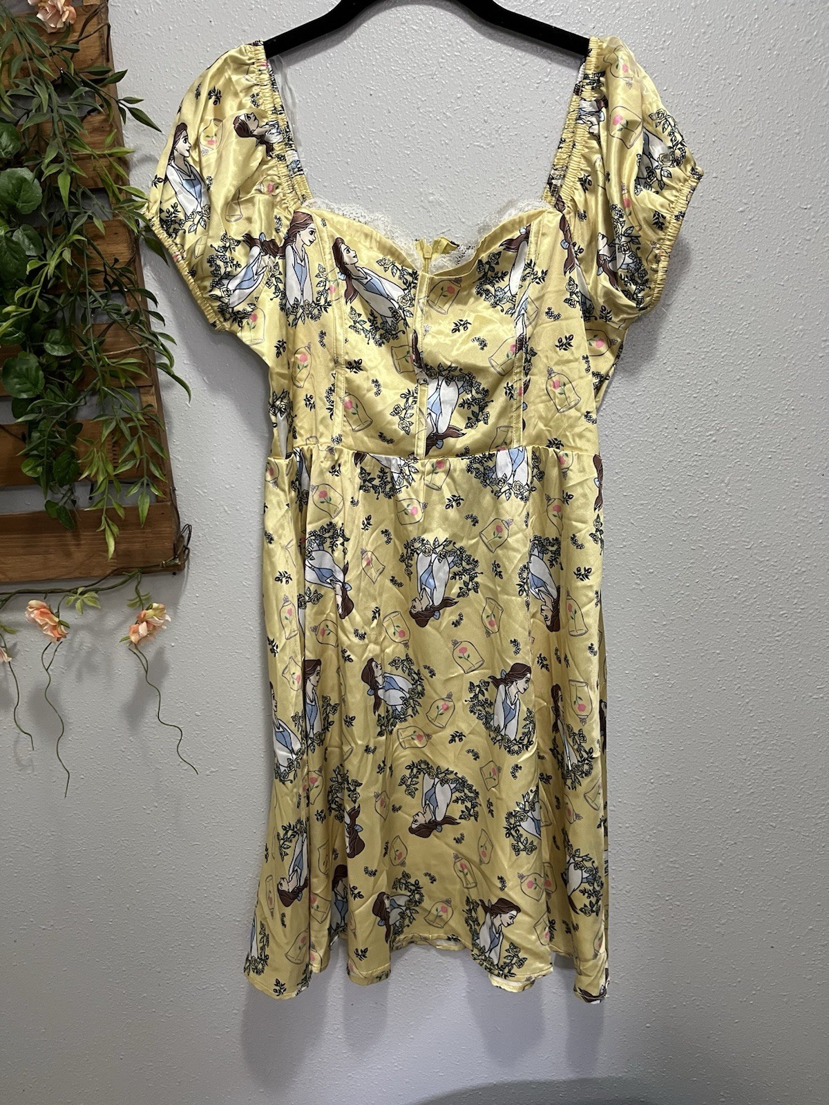 Hot Topic Disney Beauty And The Beast Character & Roses Dress small Yellow