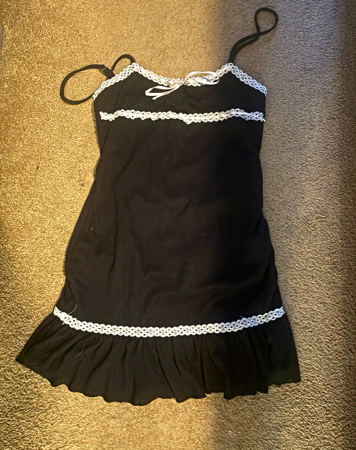 Beverly and Beck Black Lace Trim V-Neck Chemise Adjustable Straps Bow M