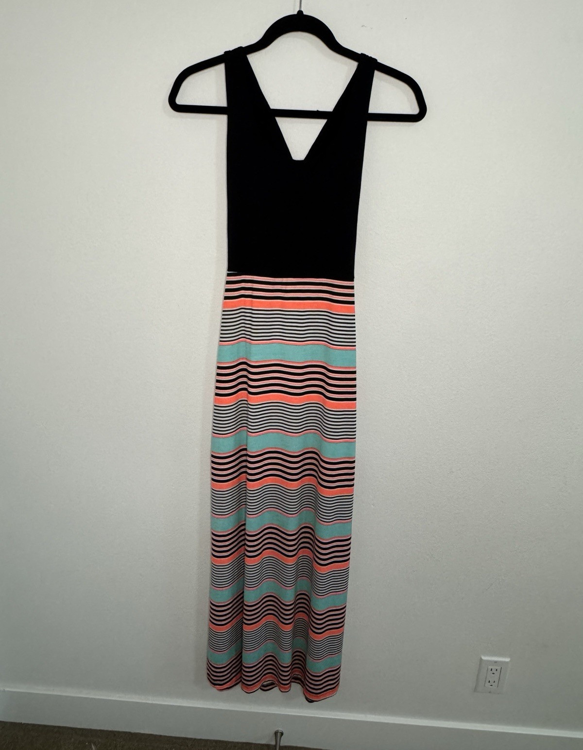 Gilli Women’s Maxi Dress V-Neck Sleeveless Striped Knit Stretch Black S
