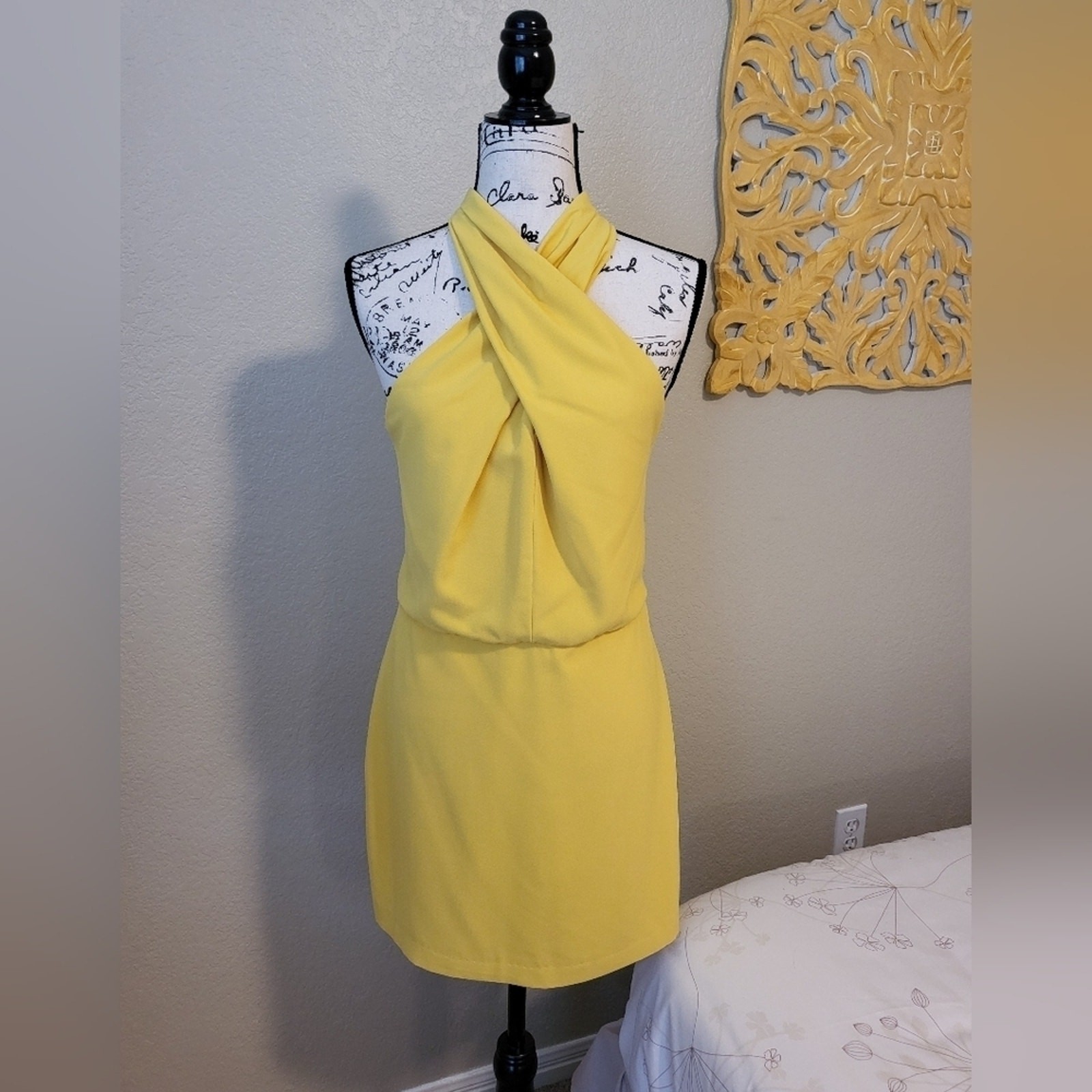 Halston Heritage Sunshine Sleeveless Wrap-Neck Fitted Dress Size 6 soft crepe