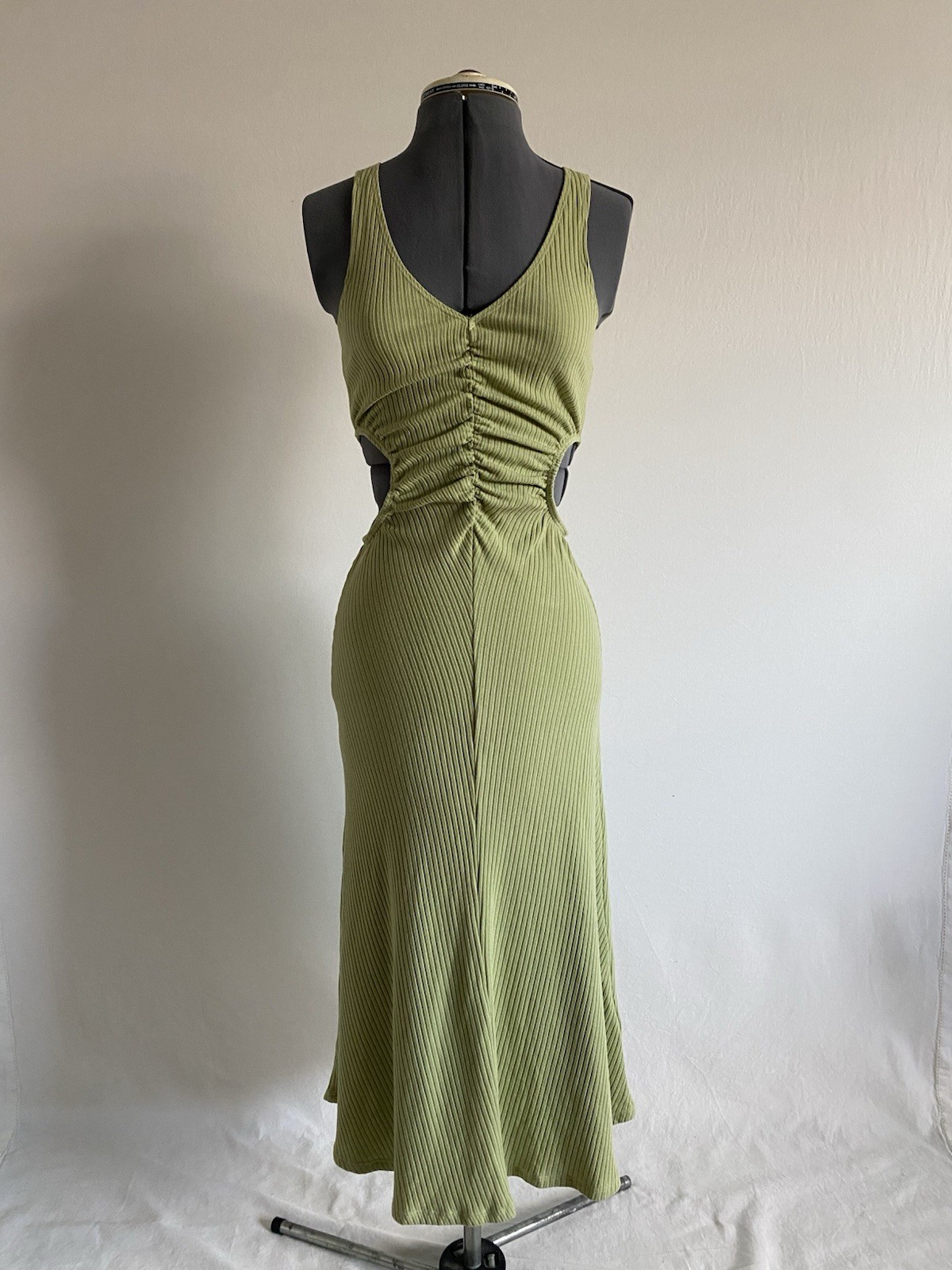 Reformation Green Ribbed Knit Ruched Cutout V-Neck Bodycon Midi Dress S
