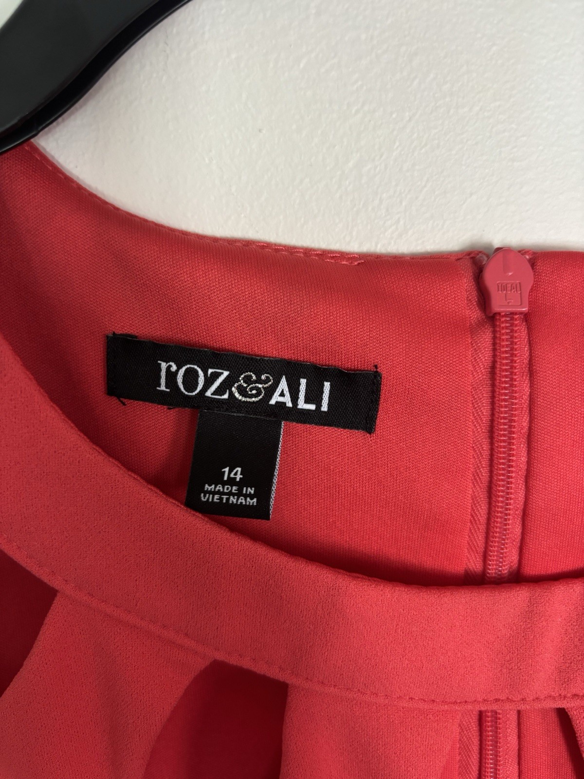 Roz & Ali Red Solid Sleeveless Cut-Out Keyhole Round Neck Zip Dress 14 Reg