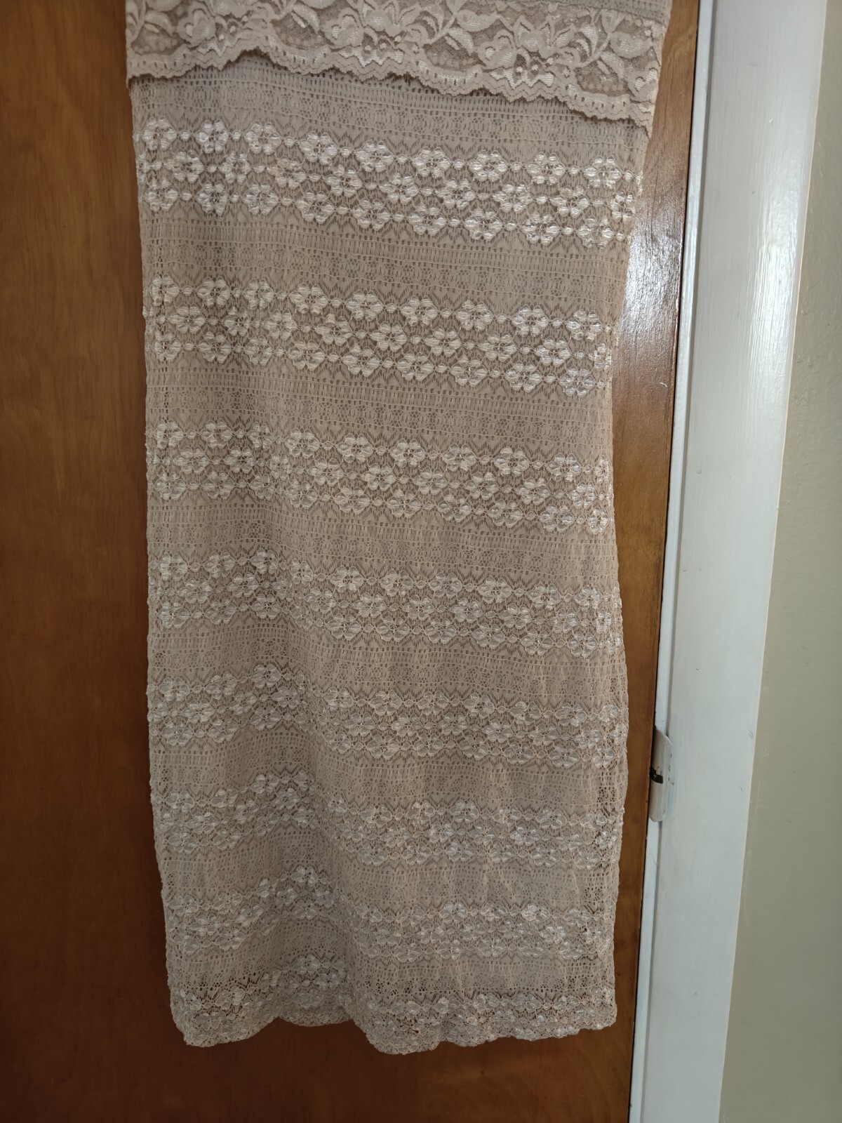 Body Central Lace Overlay Dress Open Back Beige Tan Floral NWT Size Medium Stain