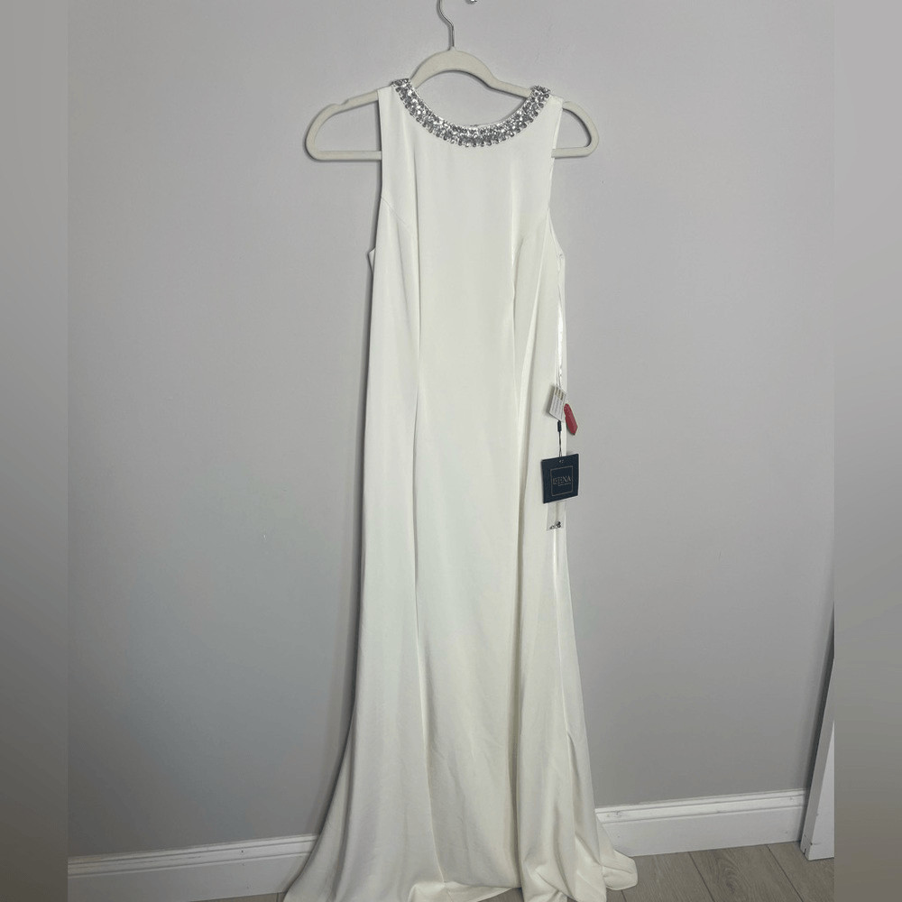 Mac Duggal leena NEW White Embellished Neck Sleeveless Crepe Dress Gown