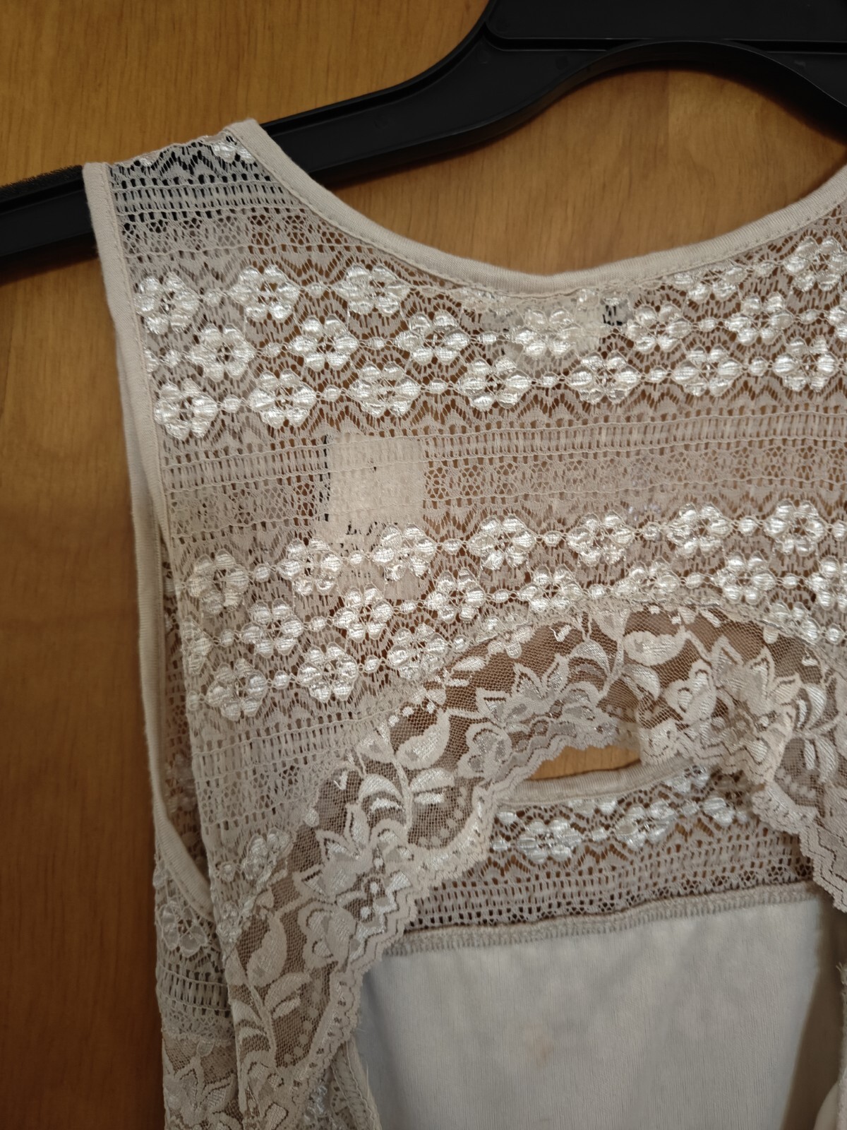 Body Central Lace Overlay Dress Open Back Beige Tan Floral NWT Size Medium Stain