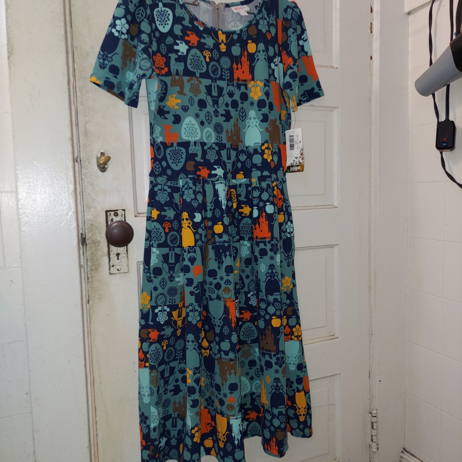 LuLa Roe Amelia Dress, Disney, Snow White. Pockets, Zipper Back. NEW