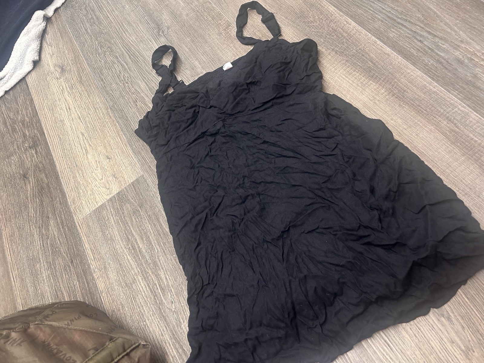 black mini dress from Old Navy. Adjustable shoulder straps. Womens size XL