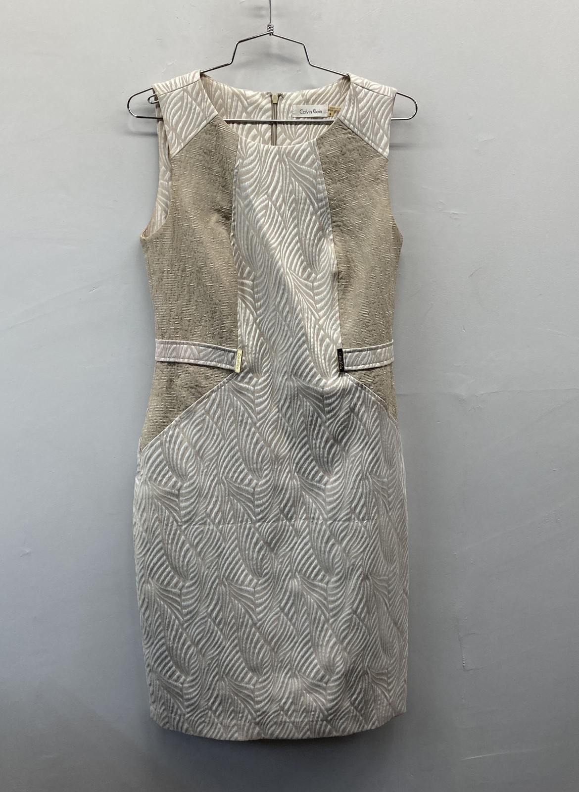 Calvin Klein Women’s Metallic Wave Pattern Sleeveless Sheath Dress Tan Cream 8