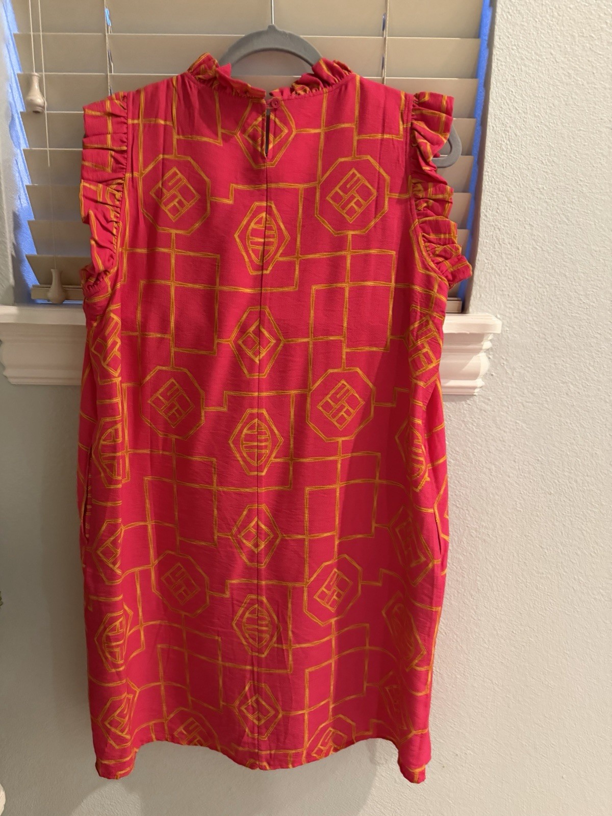Boho Chic Women’s M Pink Gold Geometric Shift Dress Sleeveless Ruffle Knee