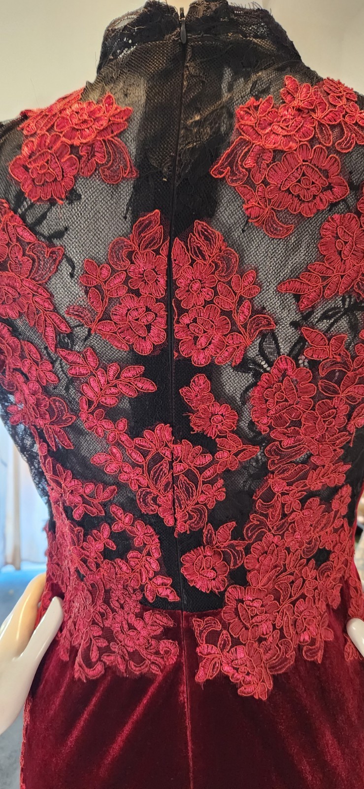 Red Carpet stretch velour dress with Chantilly and Alencon lace size S/M – NWT