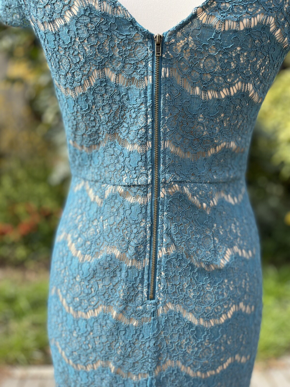 LACEY DRESS WITH CAP SLEEVES & NUDE LINING & V BACK – SIZE L (12) Teal/Turqoise