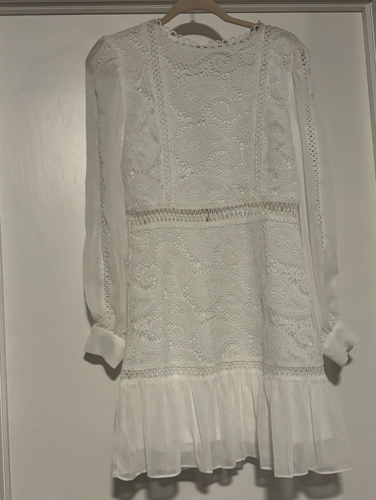 AURA Women’s M White Paisley Lace Shift Dress Round Neck Long Sleeve Sheer