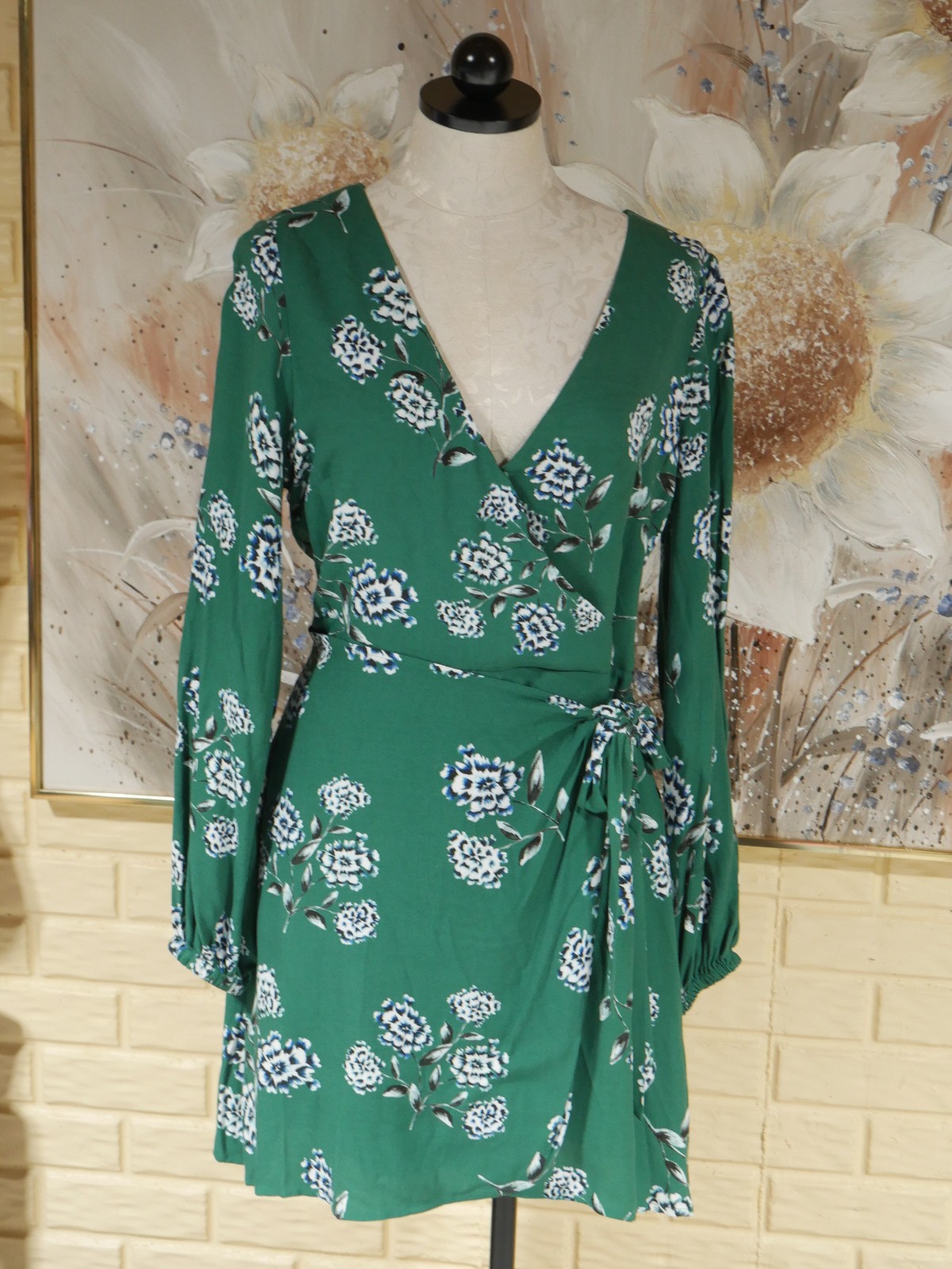 NWT CUPCAKES AND CASHMERE SZ 8 GREEN MYSTIC WRAP FLORAL L/S DRESS IN VERDANT