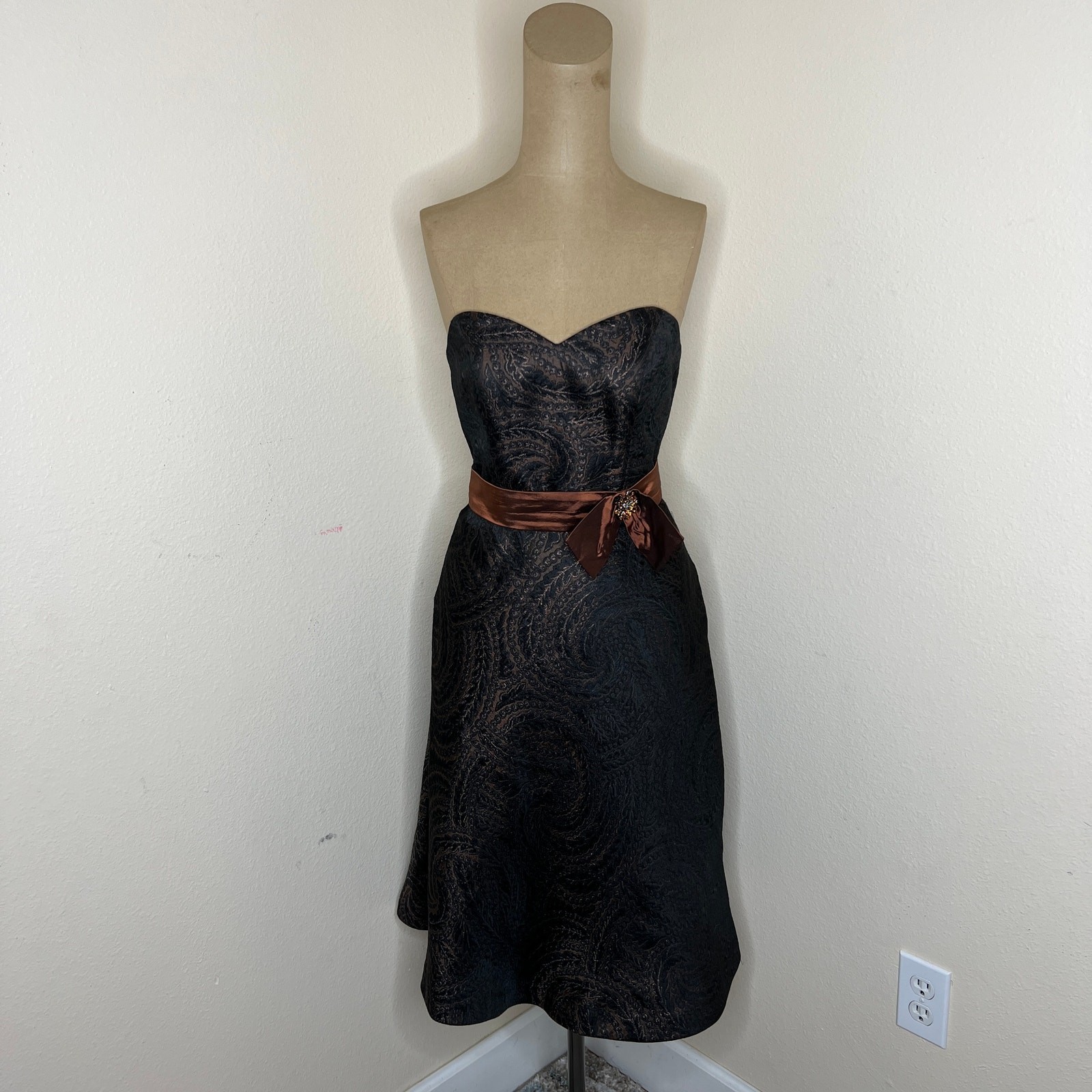 David’s Bridal Bridesmaid Brocade Strapless Copper and Black Dress Size 2