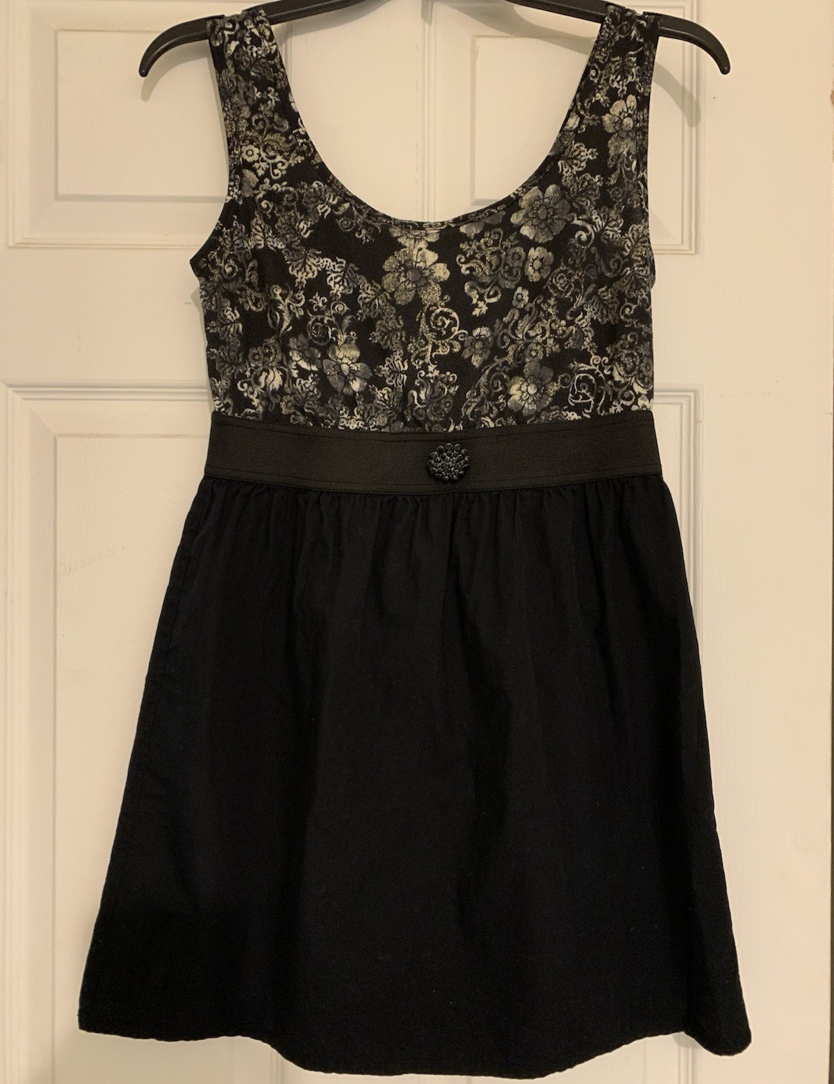 Xhilaration M Black Short Scoop Neck Sleeveless Floral A-Line Button Dress