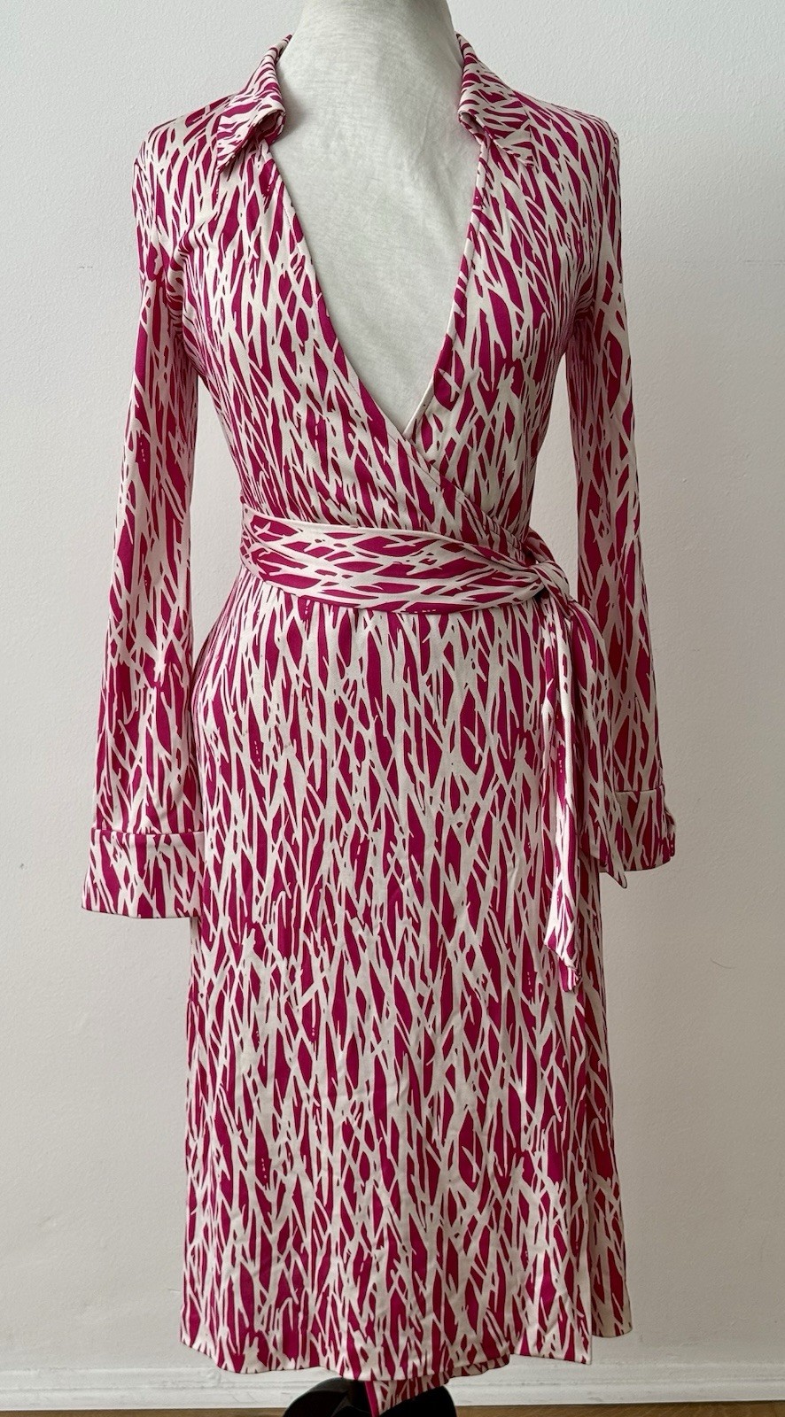 Diane von Furstenberg Pink Jeanne Designer Silk Wrap Dress Size 6