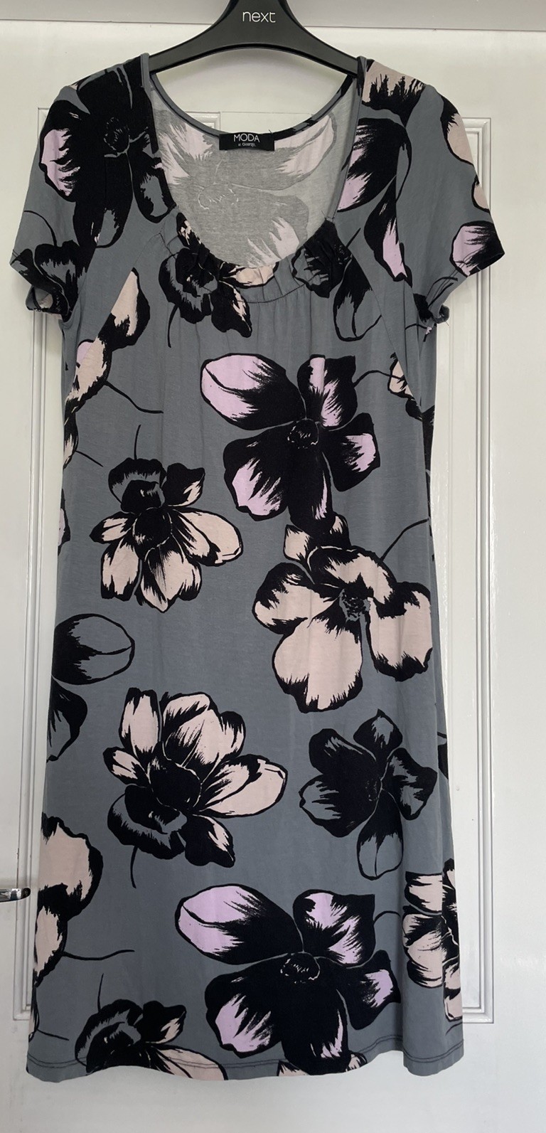 Floral Dress by Moda size 12 comfy fit in grey/cream/black VGC