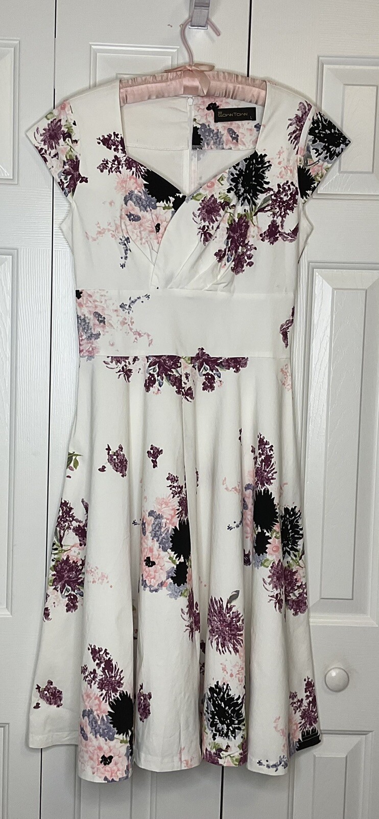 Gown Town Floral Fit & Flare White Floral Swing Dress Size L Rockabilly STRETCH
