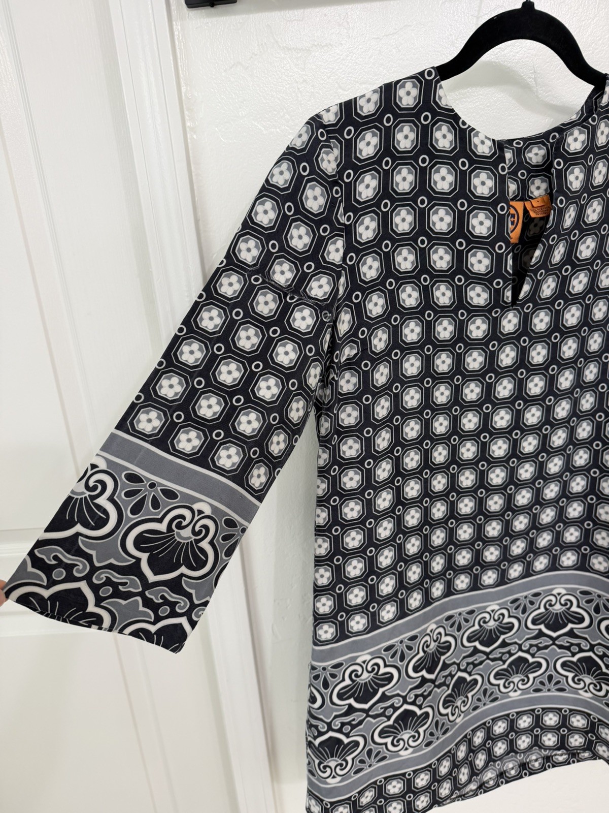 Tory Burch 100% Silk Gray White Geometric Tunic Dress Split Neck Women Shift 4