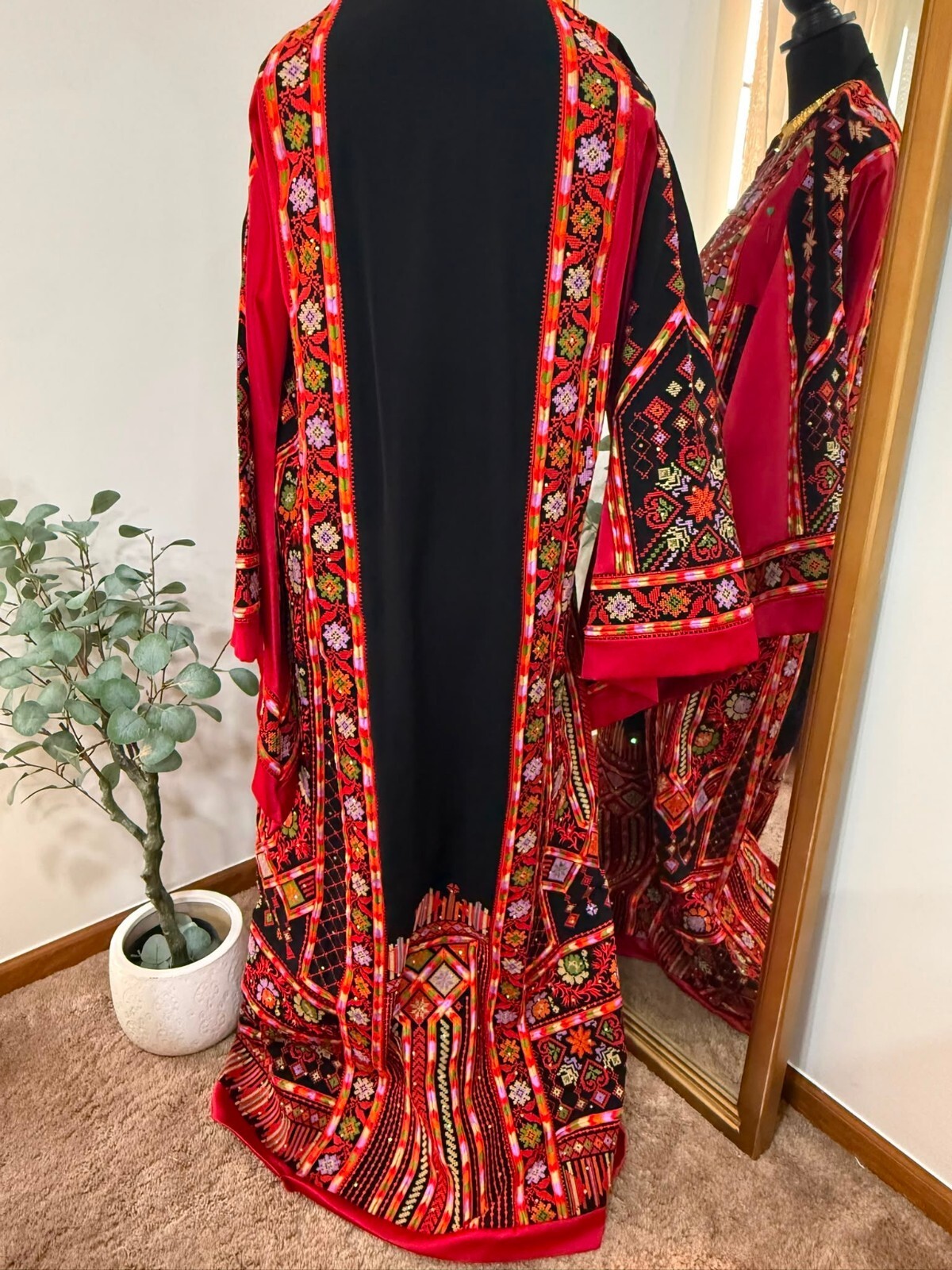 Red Henna Thobe