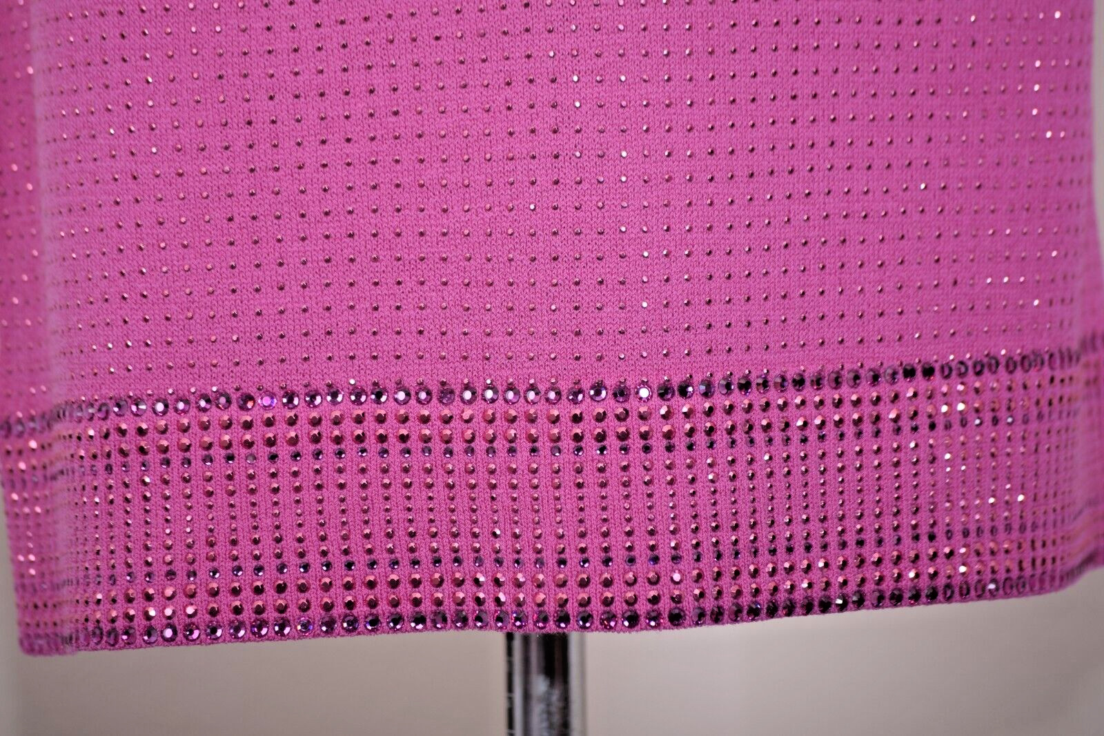ST JOHN Women’s Knit Pink Studs Throughout Rhinestone Trim Dress Sz 2