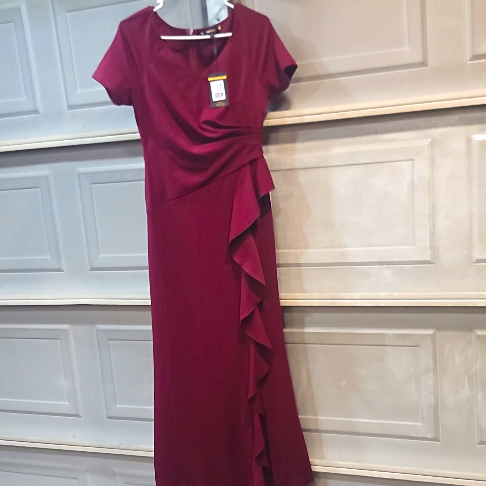 Miusol Burgundy V-Neck Short Sleeve Long Ruffle Formal Gown Dress Size M