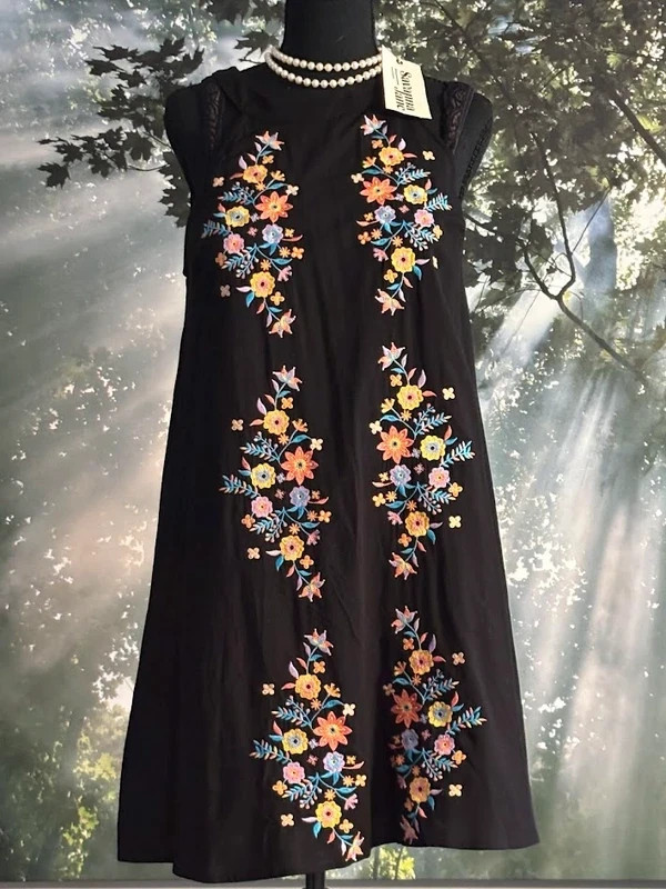 Savanna Jane ~Black Embroidered Sleeveless A-Line Dress ~ Size Small ~ NWT