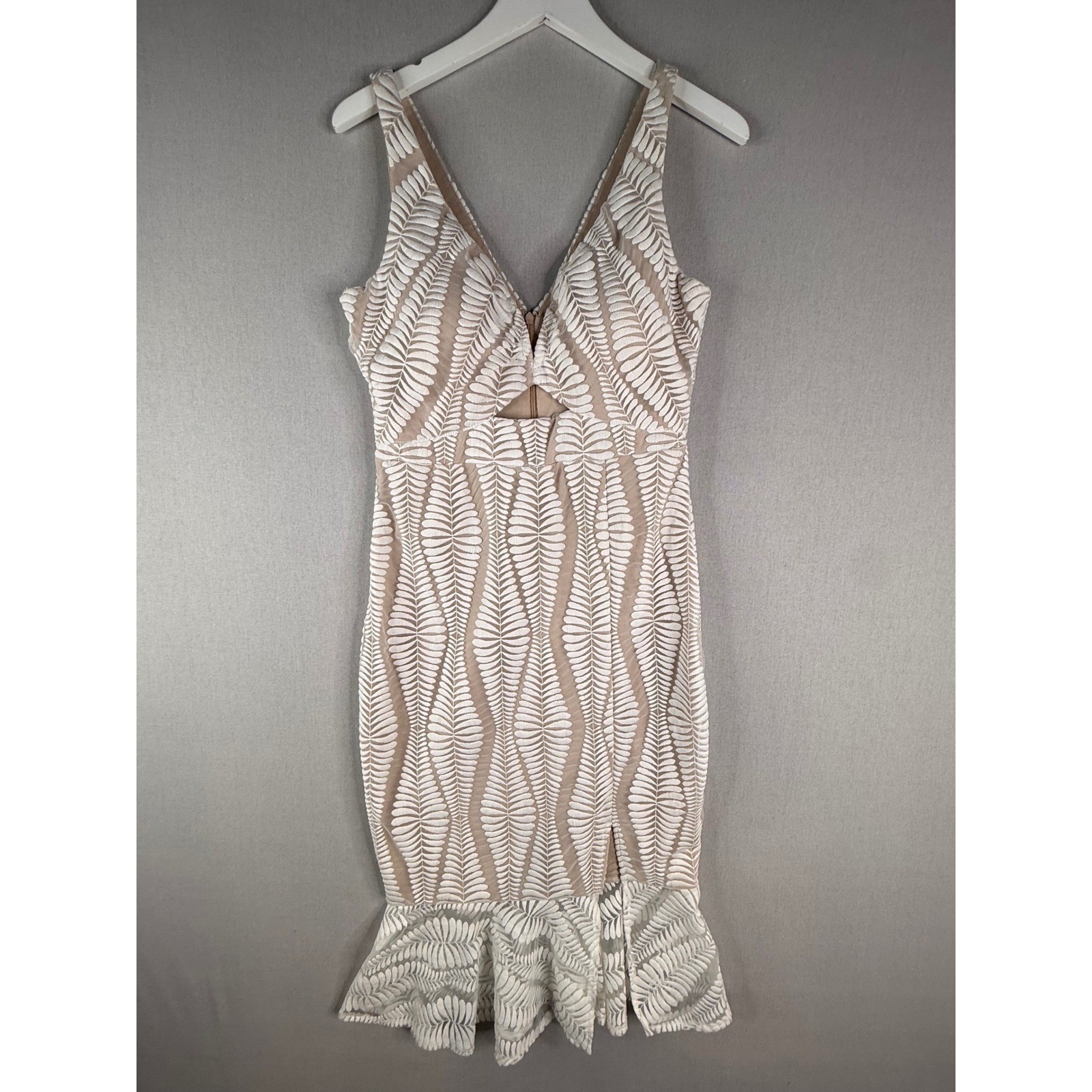GUESS Embroidered Lace Mesh Dress Womens 8 White Nude Cutout Ruffle Hem Feminine