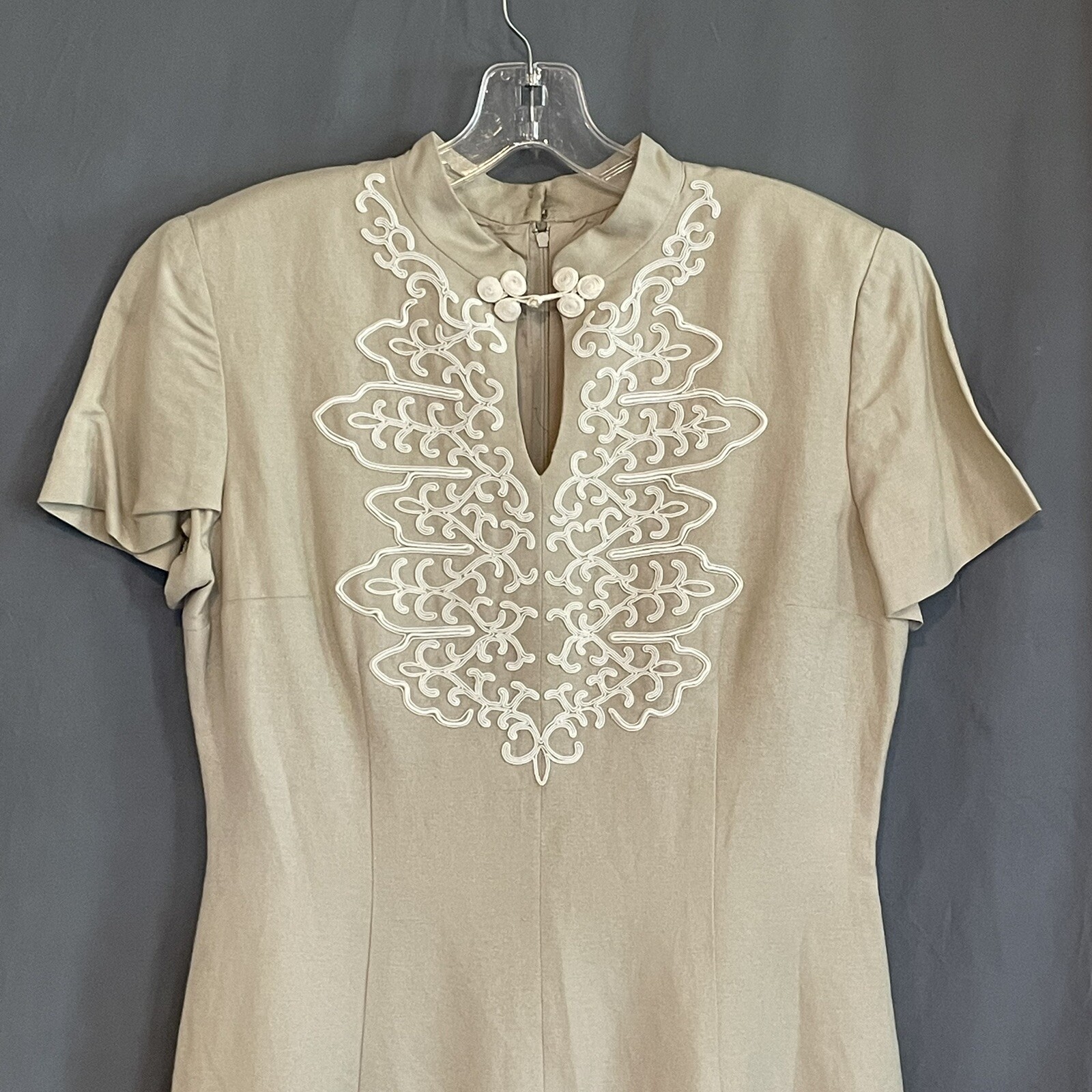 Donna Morgan Size 8 Sheath Dress Cream Embroidered Mandarin Collar Short Sleeves