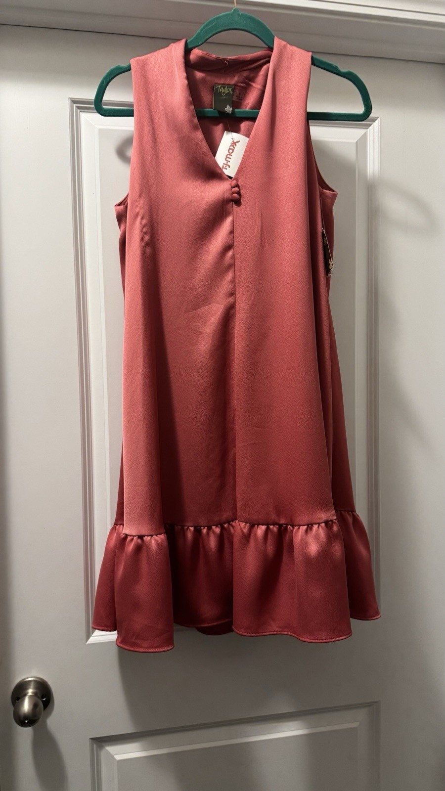 Taylor DRESS With Ruffle And Covered Buttons Sleeveless Size 8 NWT