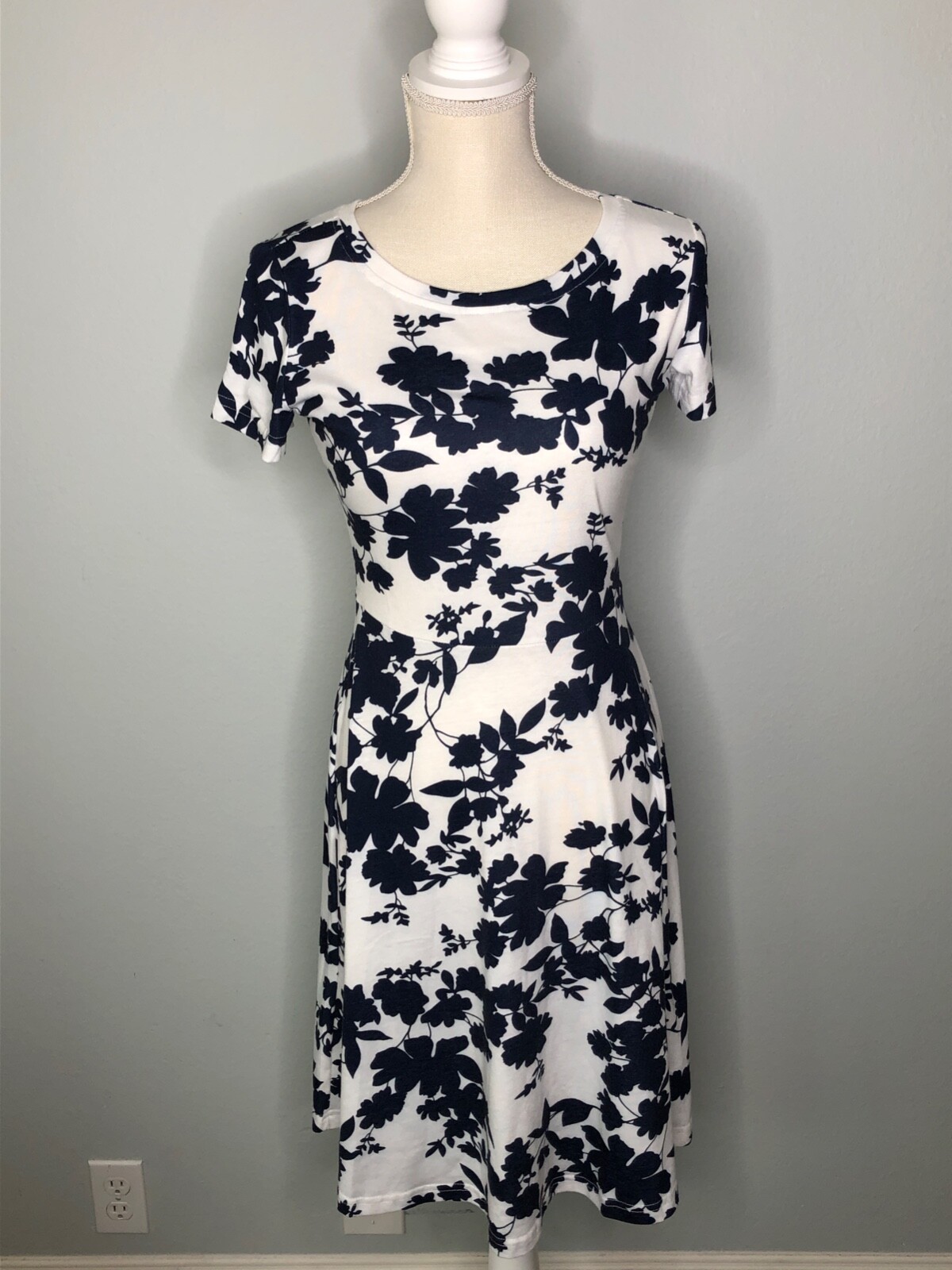 HUHOT Basic Dress Size S Stretchy A-Line Short Sleeves Floral Navy White