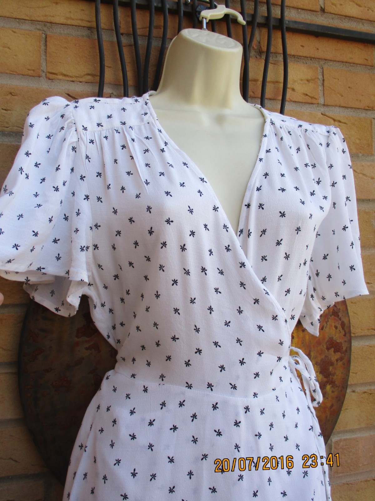 M&S Per Una Size 22 Ivory Ditsy Floral Print Wrap Dress