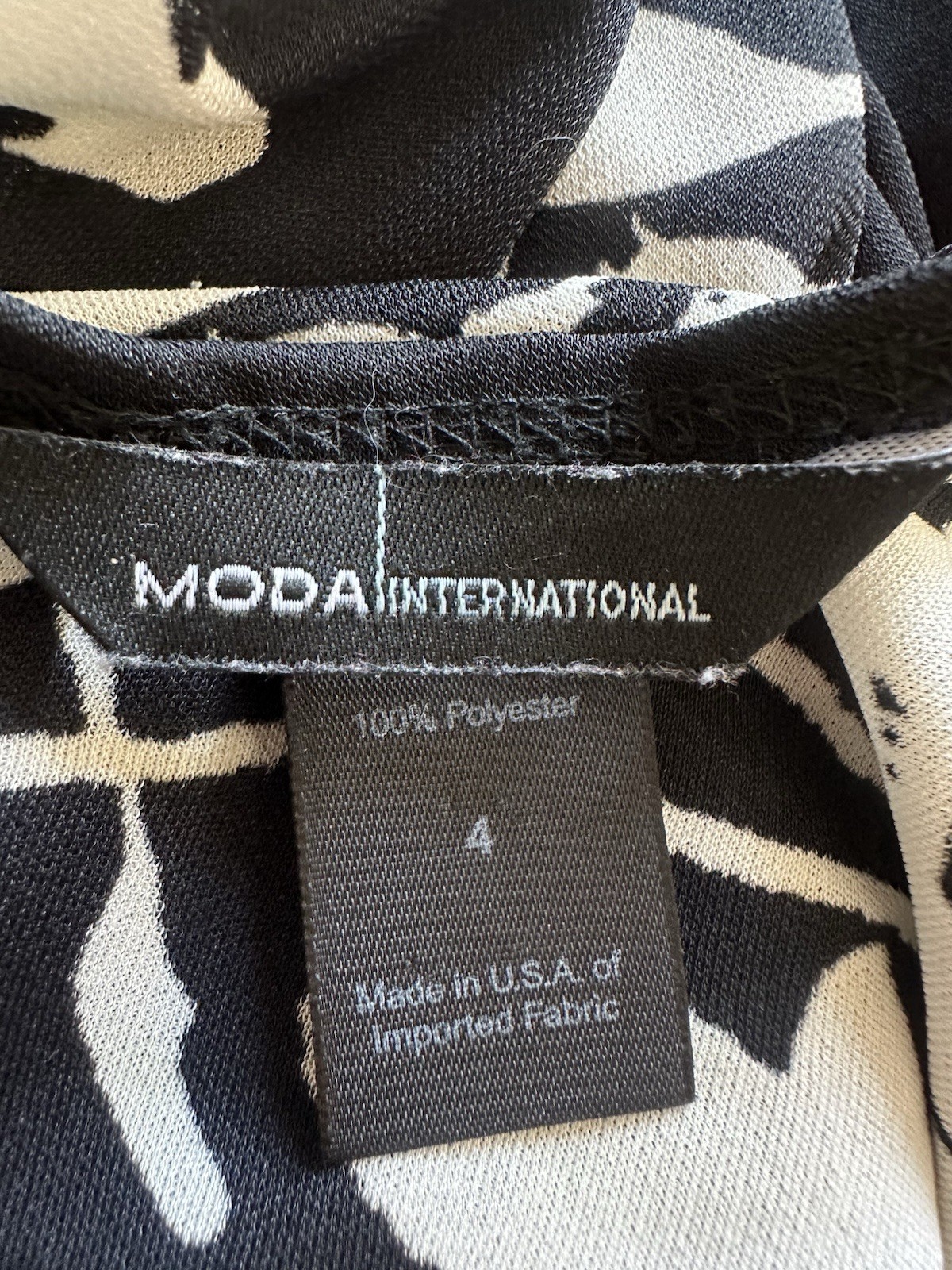 Moda International Size 4 Black White Floral Ruffle Hem Flutter Sleeve Dress