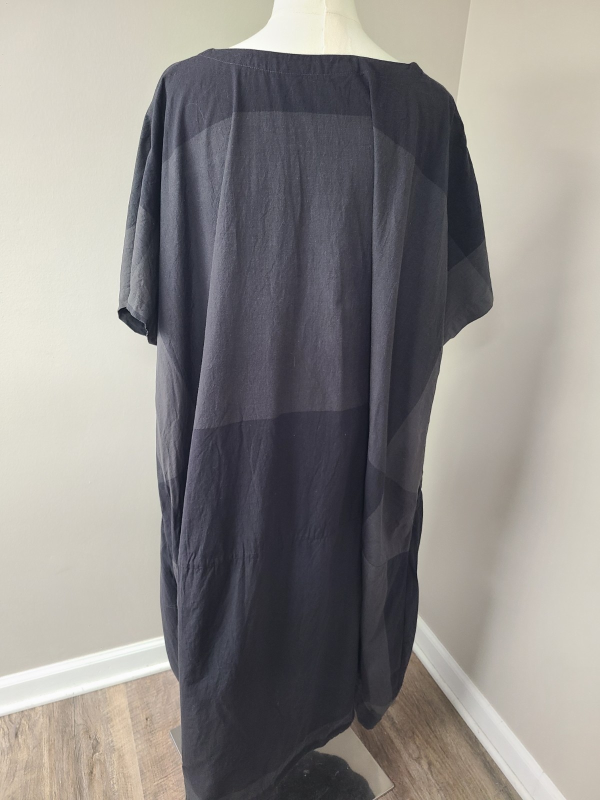 Moyuru Two-Tone Charcoal Midi Balloon Dress